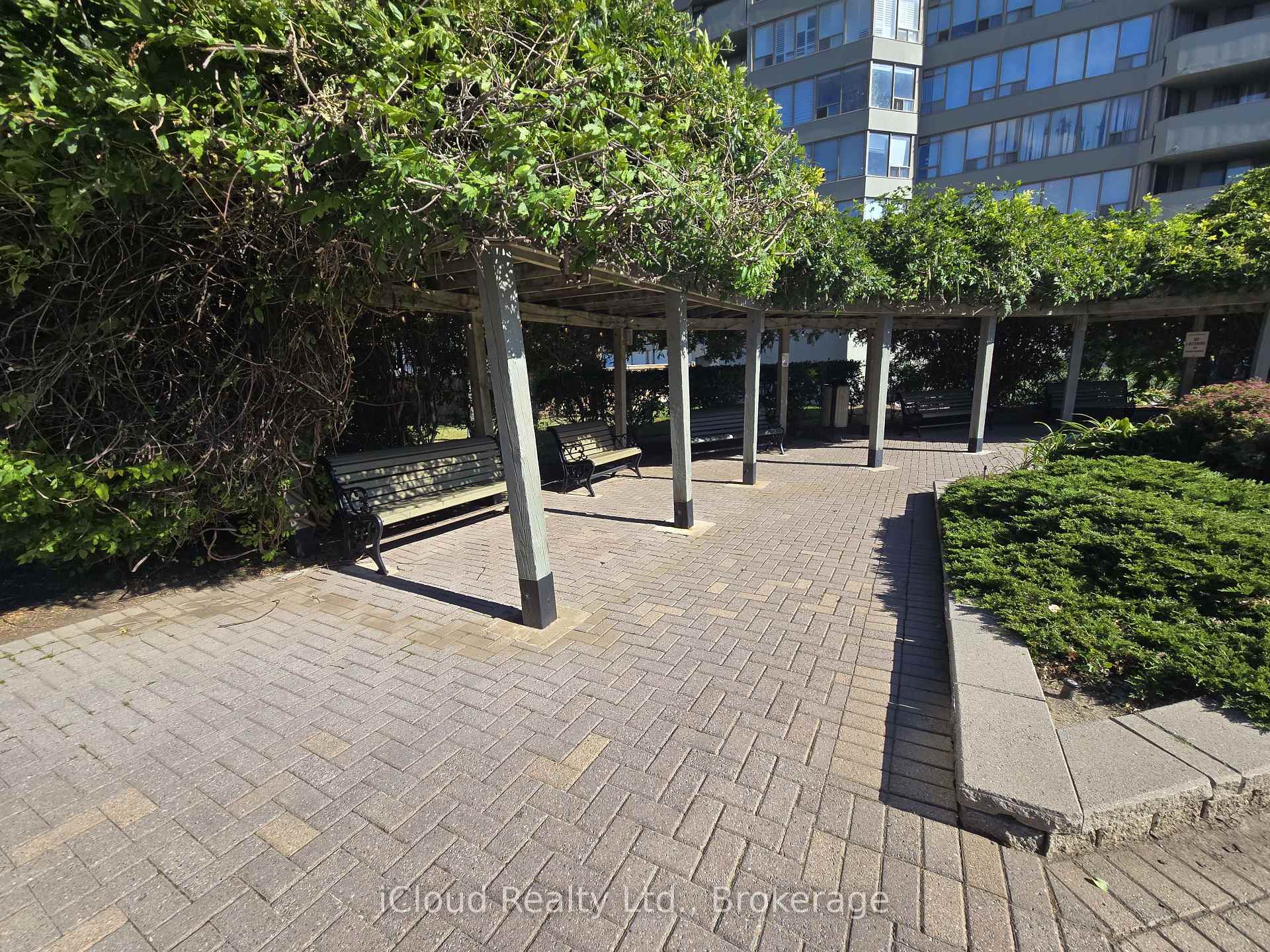 Photo 16 of Unit 1407, 700 Constellation Drive, Mississauga, Hurontario — HOMEH
