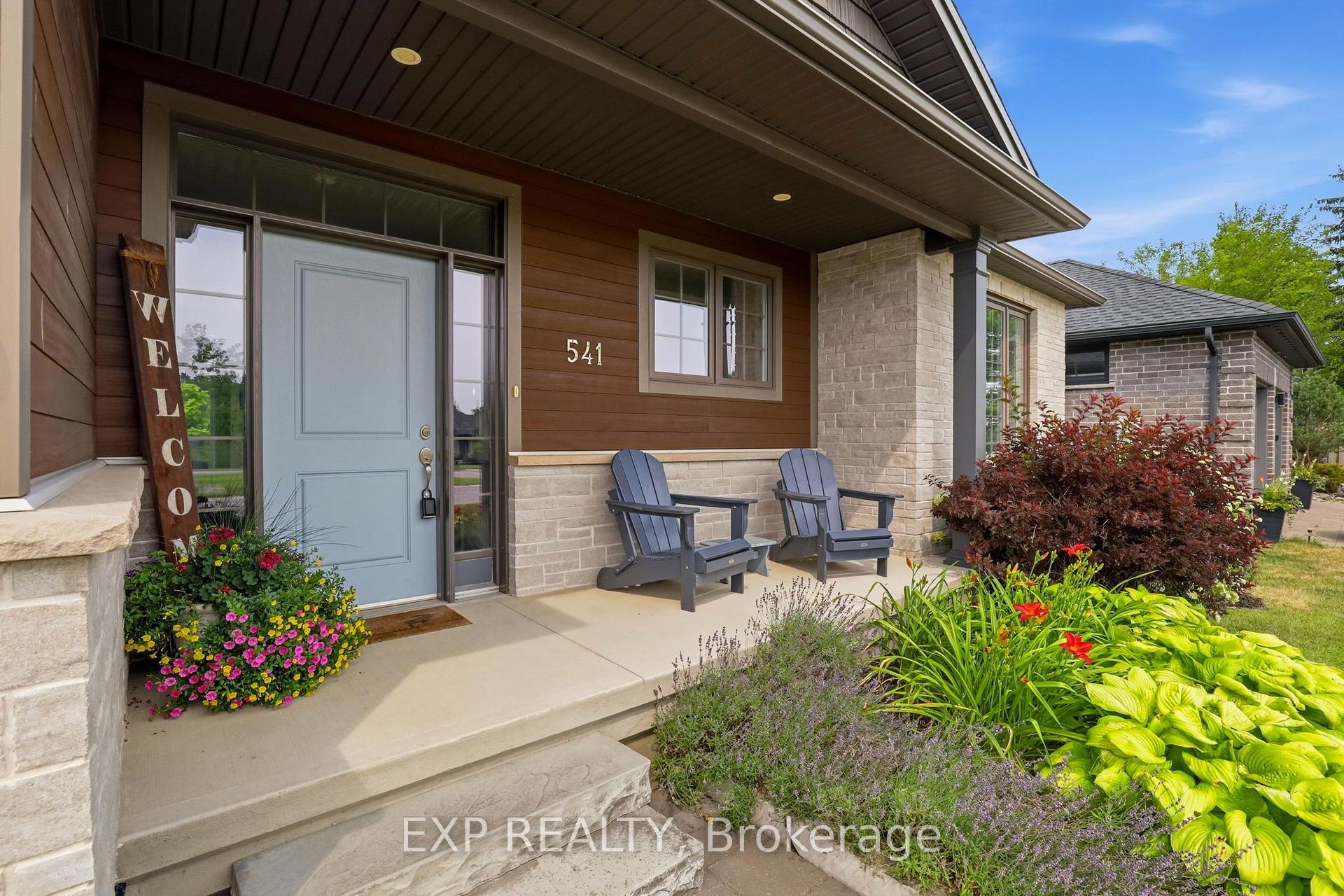 Photo 3 of 541 Bennett Crescent, Strathroy-Caradoc, Mount Brydges — HOMEH