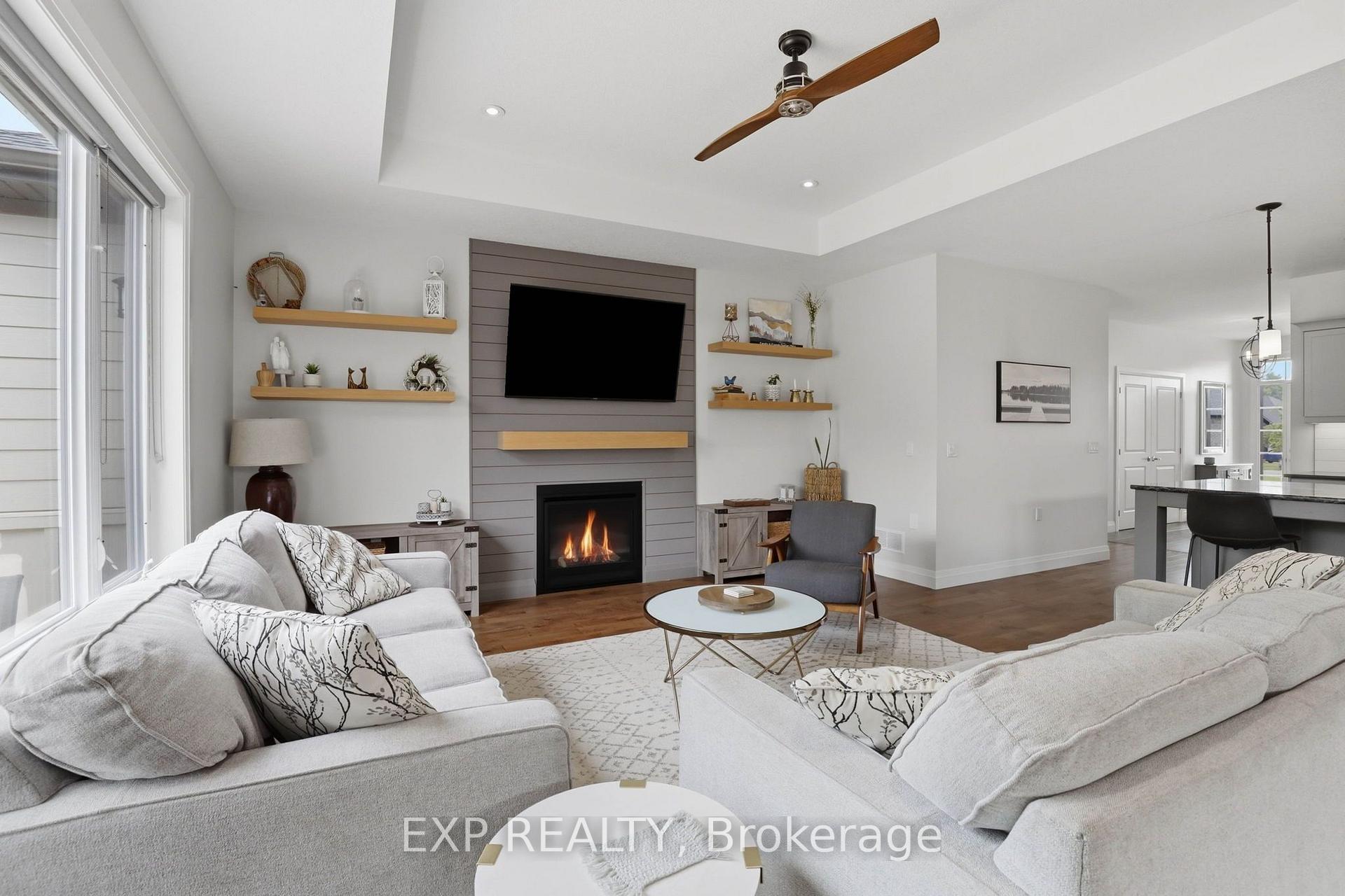 Photo 5 of 541 Bennett Crescent, Strathroy-Caradoc, Mount Brydges — HOMEH