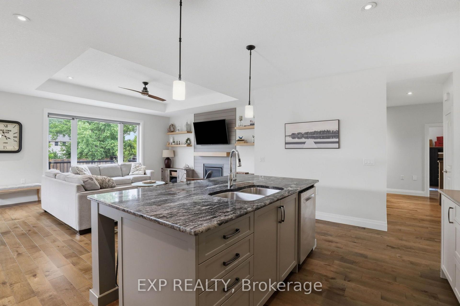 Photo 7 of 541 Bennett Crescent, Strathroy-Caradoc, Mount Brydges — HOMEH