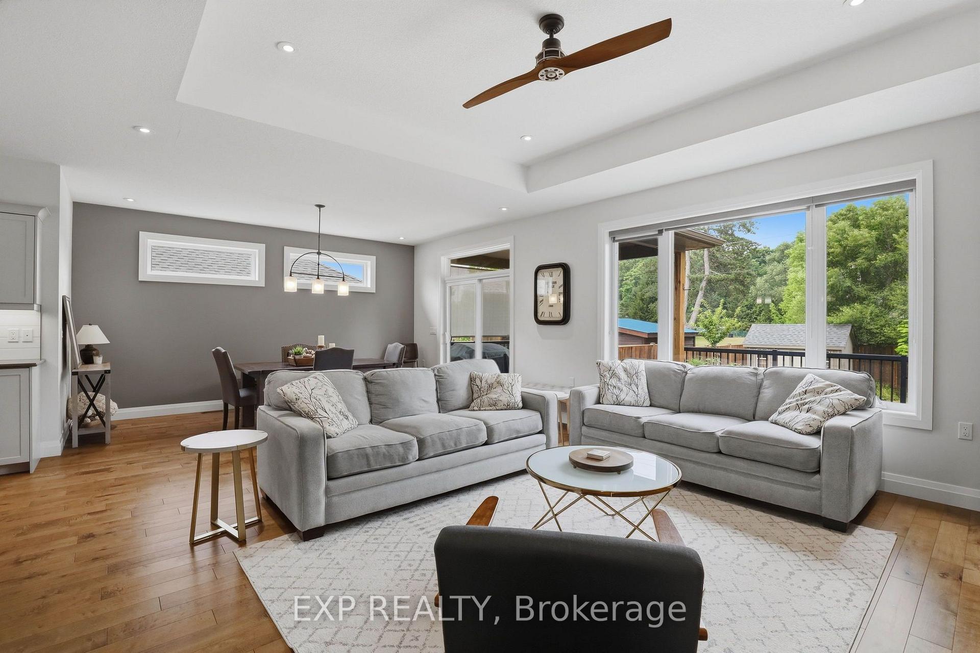 Photo 8 of 541 Bennett Crescent, Strathroy-Caradoc, Mount Brydges — HOMEH