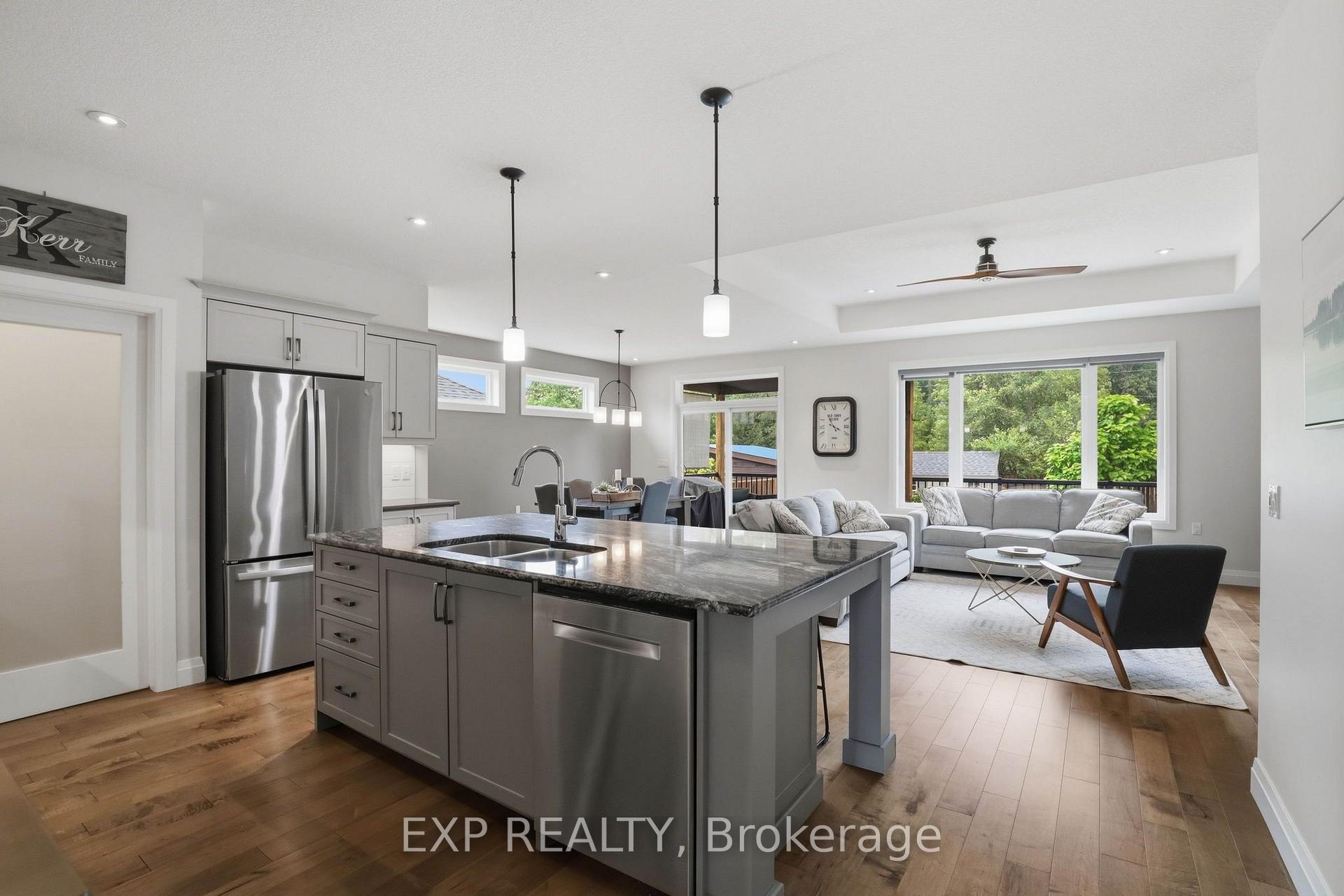 Photo 13 of 541 Bennett Crescent, Strathroy-Caradoc, Mount Brydges — HOMEH