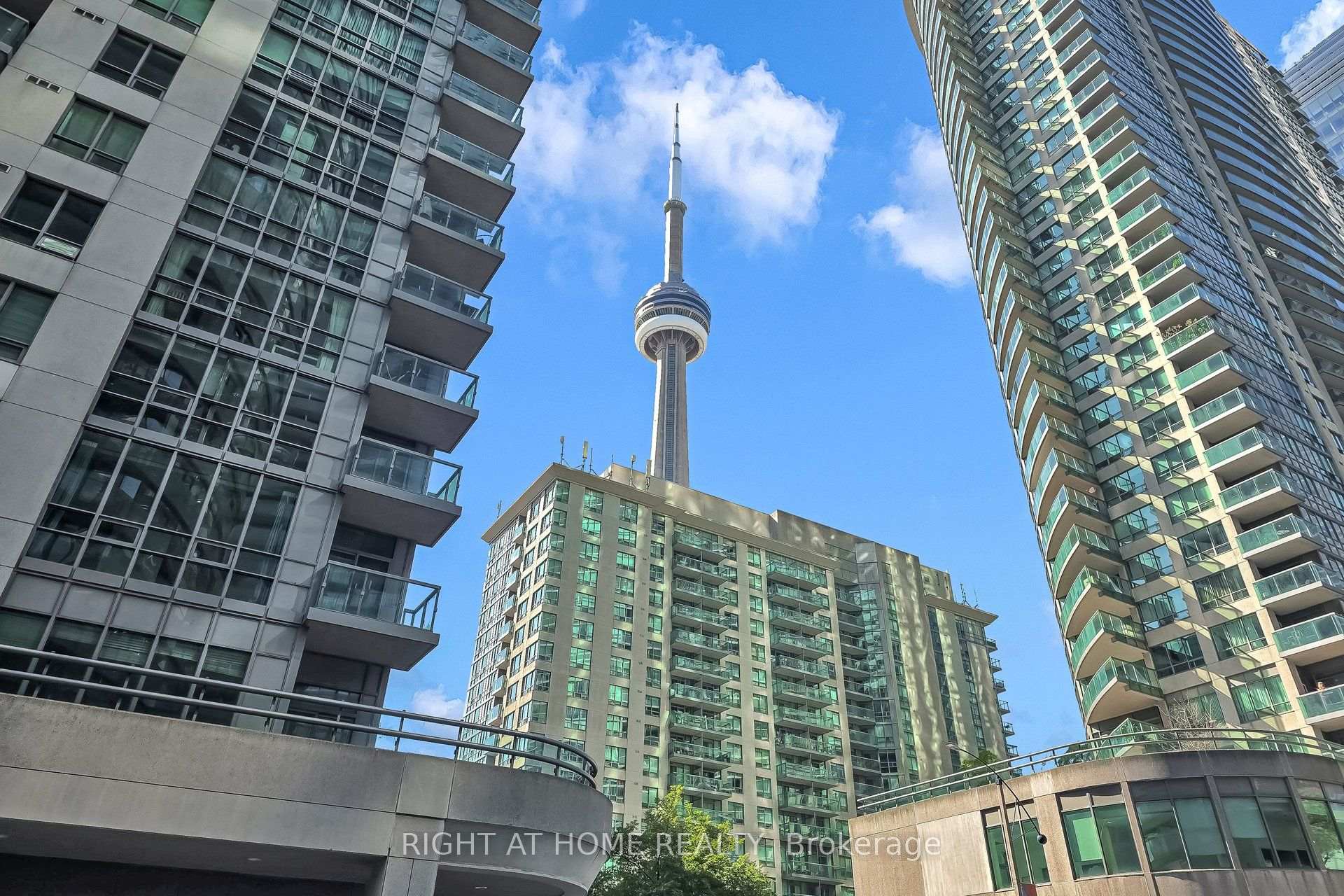 Photo 2 of Unit 712, 19 Grand Trunk Crescent, Toronto, Waterfront Communities — HOMEH
