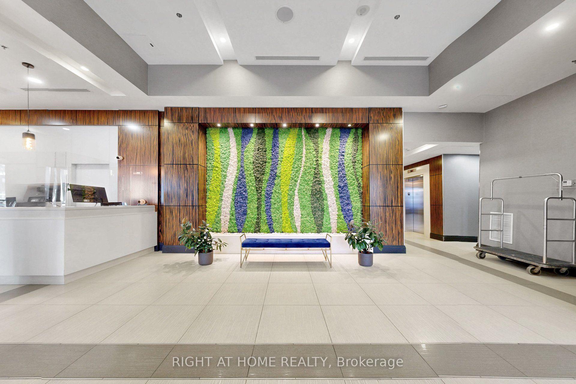 Photo 4 of Unit 712, 19 Grand Trunk Crescent, Toronto, Waterfront Communities — HOMEH