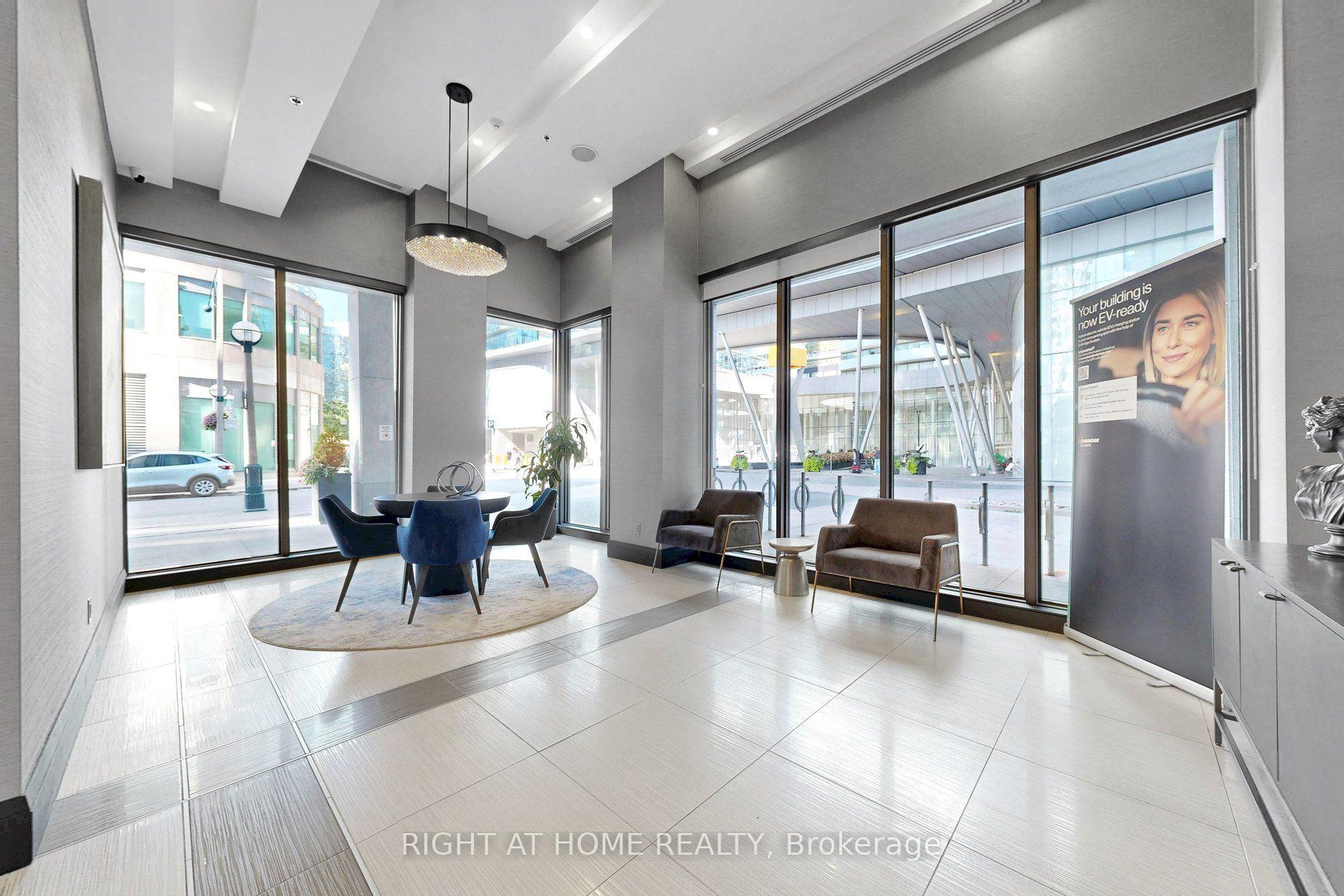 Photo 5 of Unit 712, 19 Grand Trunk Crescent, Toronto, Waterfront Communities — HOMEH