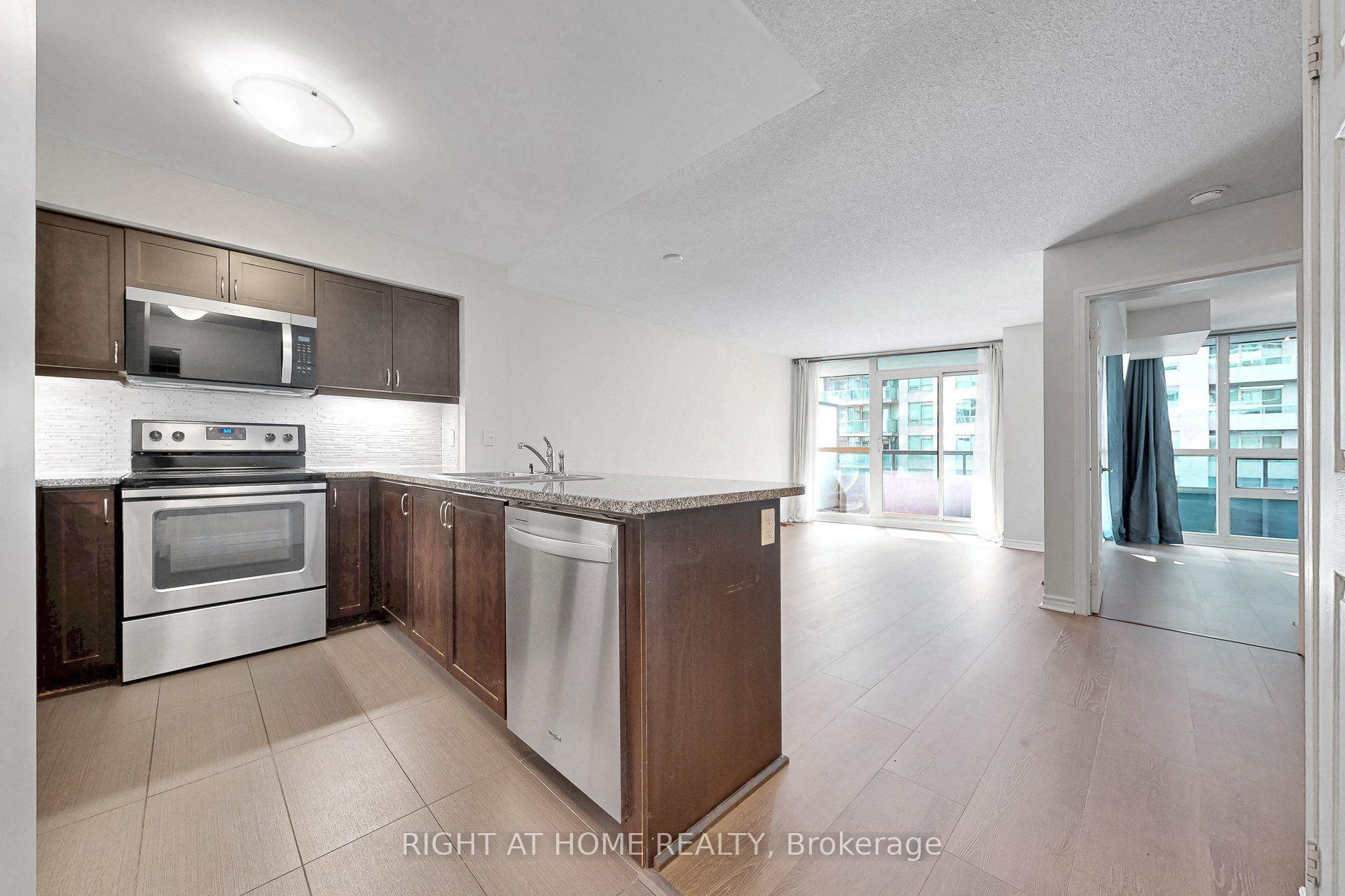 Photo 9 of Unit 712, 19 Grand Trunk Crescent, Toronto, Waterfront Communities — HOMEH