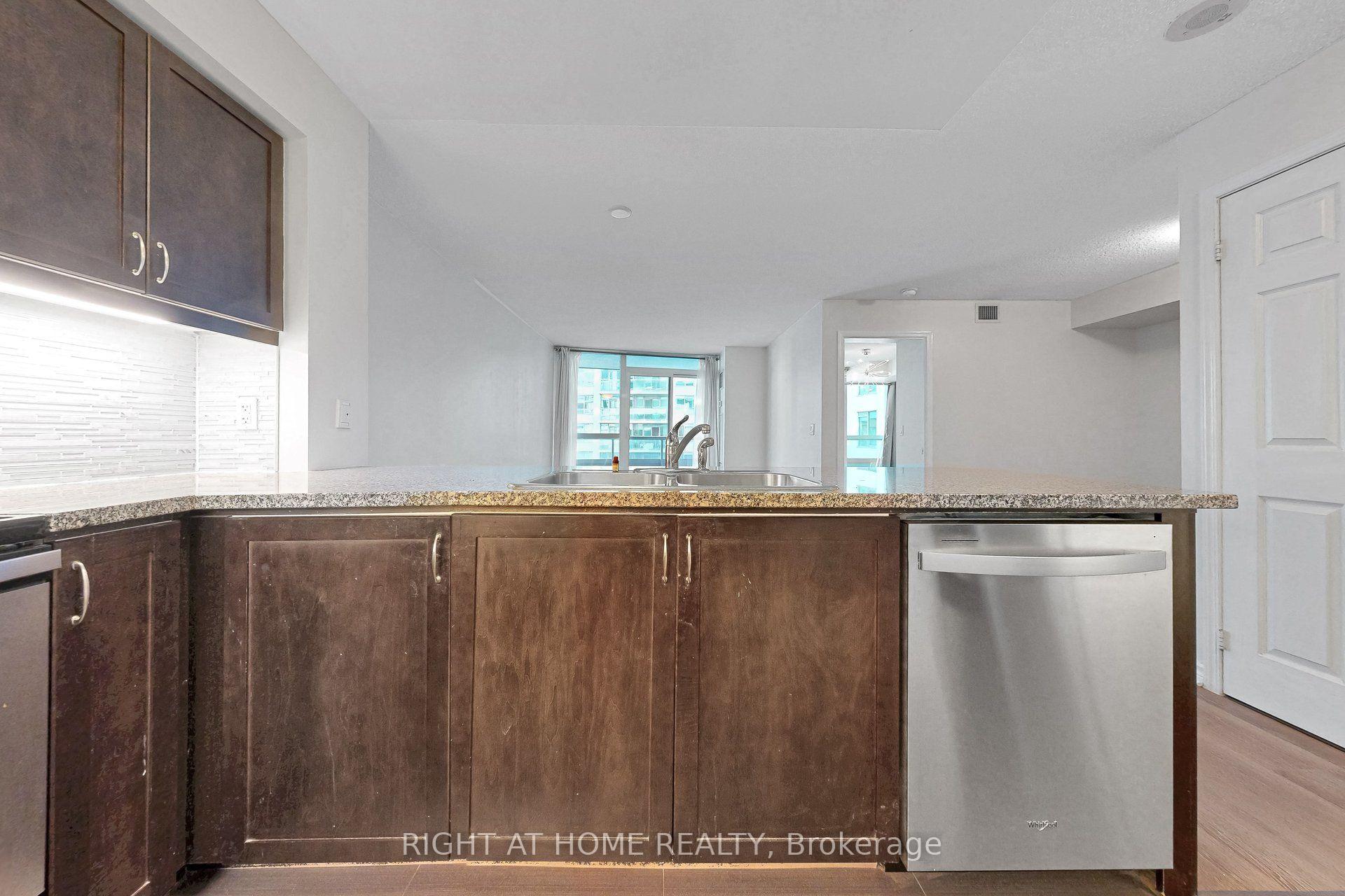 Photo 11 of Unit 712, 19 Grand Trunk Crescent, Toronto, Waterfront Communities — HOMEH