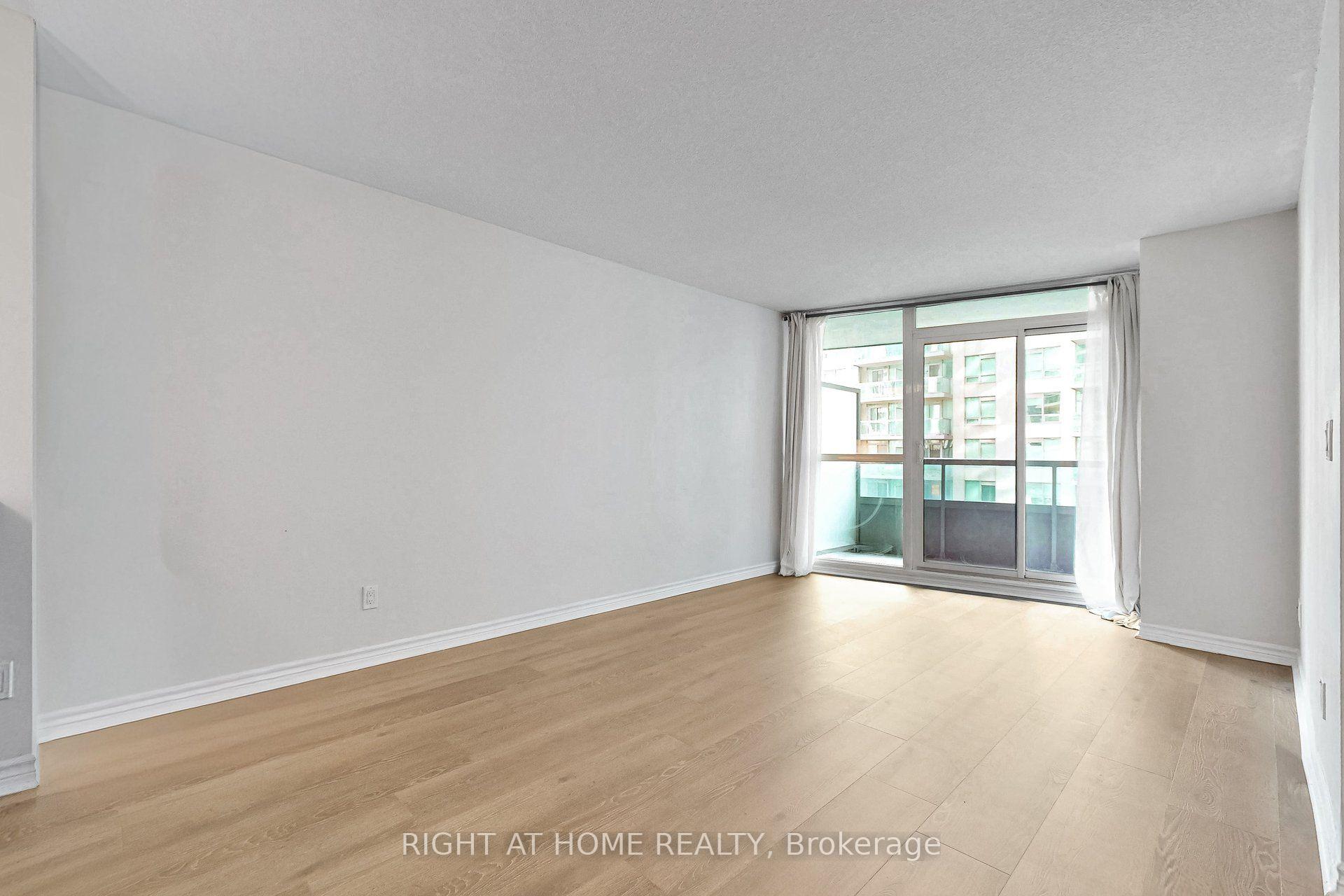 Photo 16 of Unit 712, 19 Grand Trunk Crescent, Toronto, Waterfront Communities — HOMEH