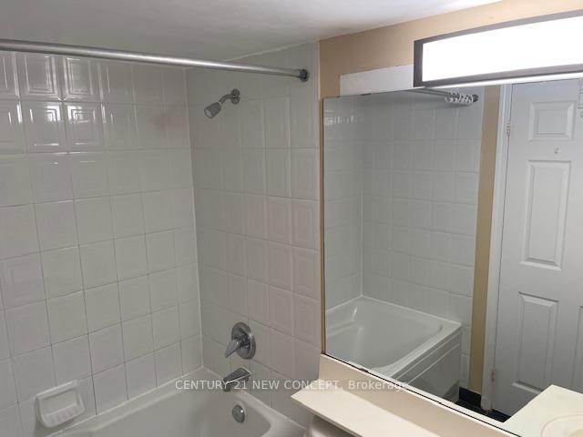 Photo 8 of Unit 809, 33 Empress Avenue, North York, Willowdale East — HOMEH