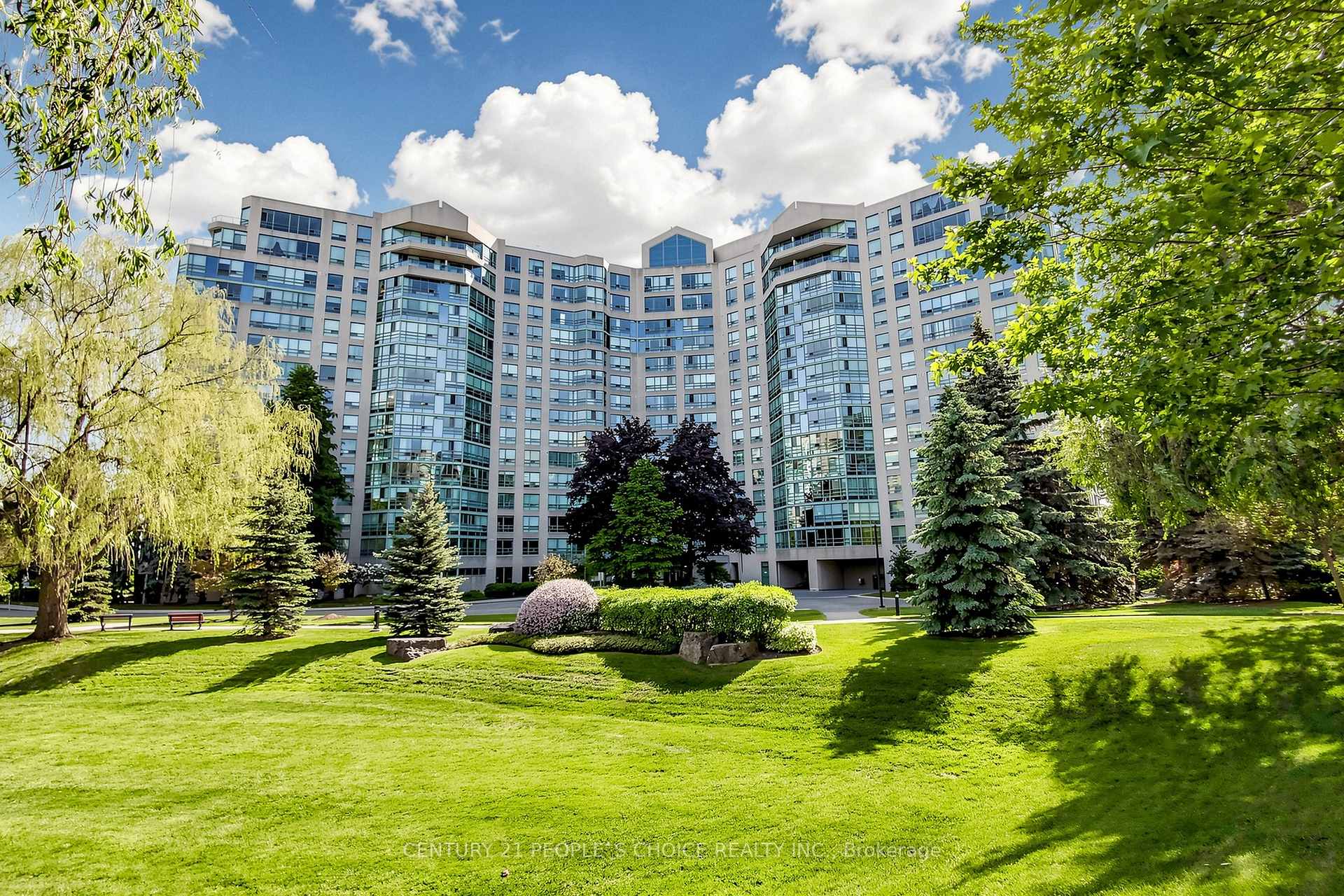 Photo 4 of Unit 413, 7805 Bayview Avenue, Markham, Aileen-Willowbrook — HOMEH