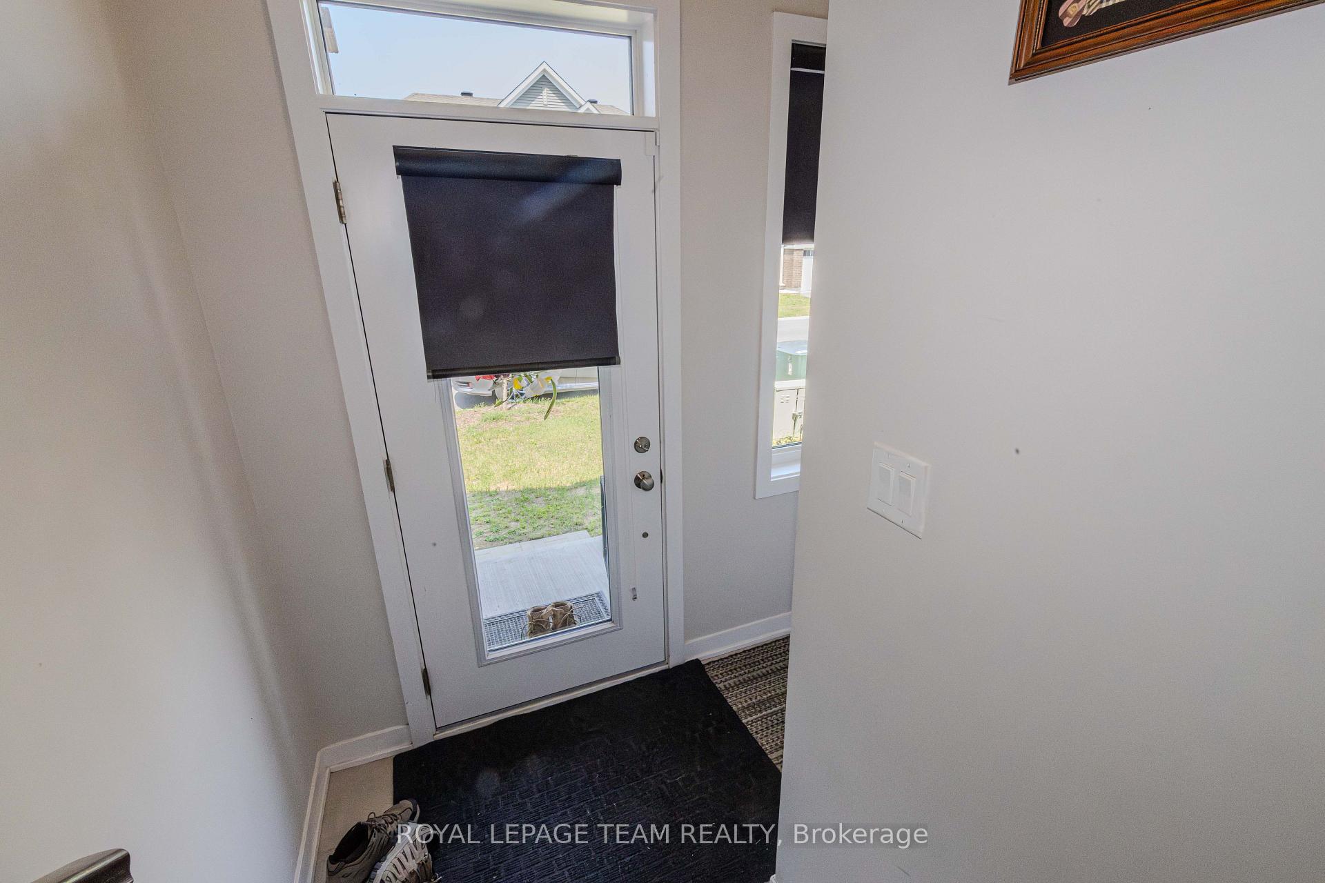 Photo 5 of 408 Epoch Street, Ottawa, Barrhaven - Half Moon Bay — HOMEH