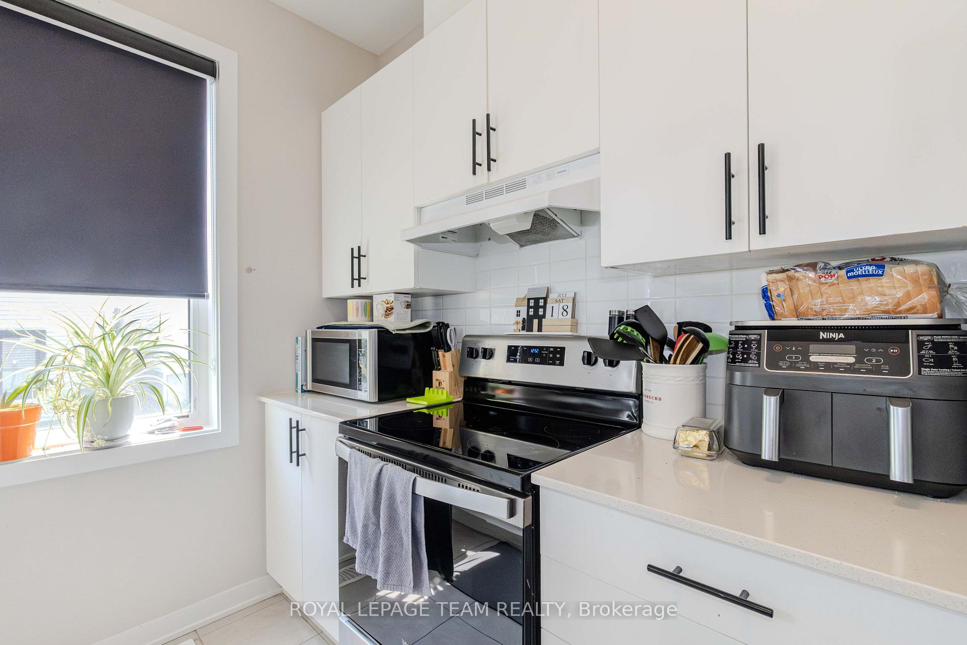 Photo 15 of 408 Epoch Street, Ottawa, Barrhaven - Half Moon Bay — HOMEH