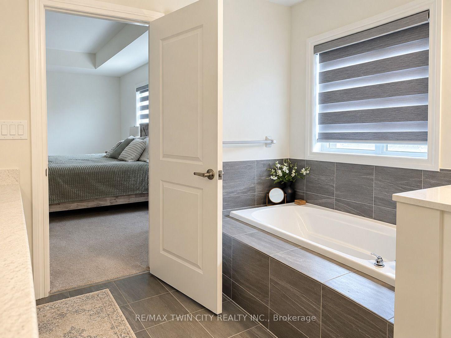 Photo 15 of 70 Prince Philip Boulevard, North Dumfries, Ayr — HOMEH