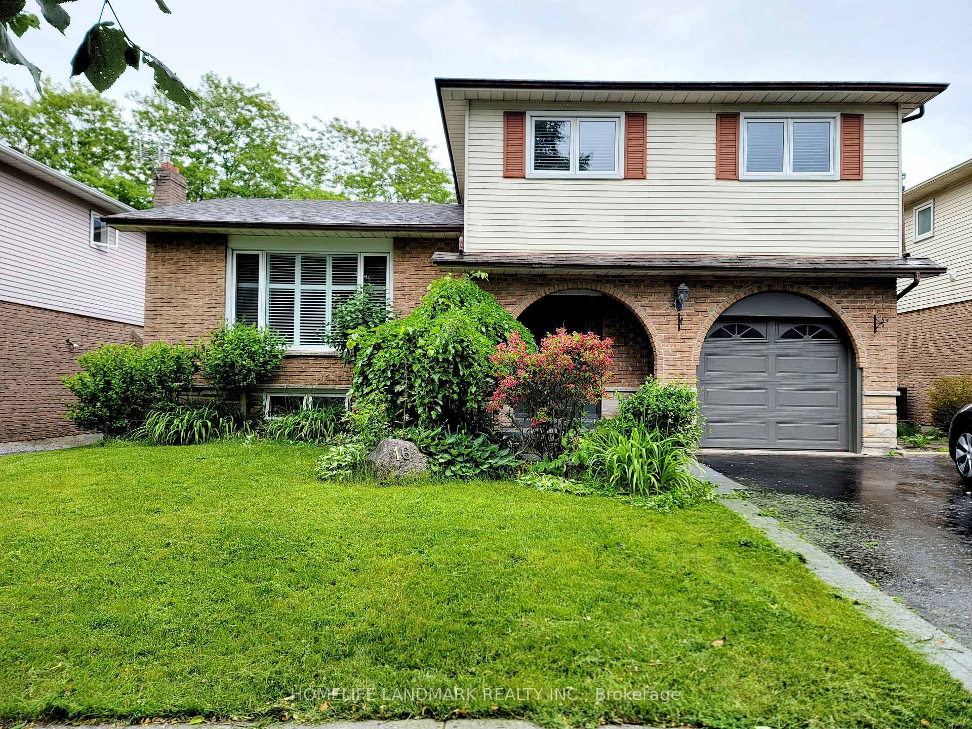 Photo 2 of Unit LOWER, 16 Mansfield Crescent, Whitby, Blue Grass Meadows — HOMEH