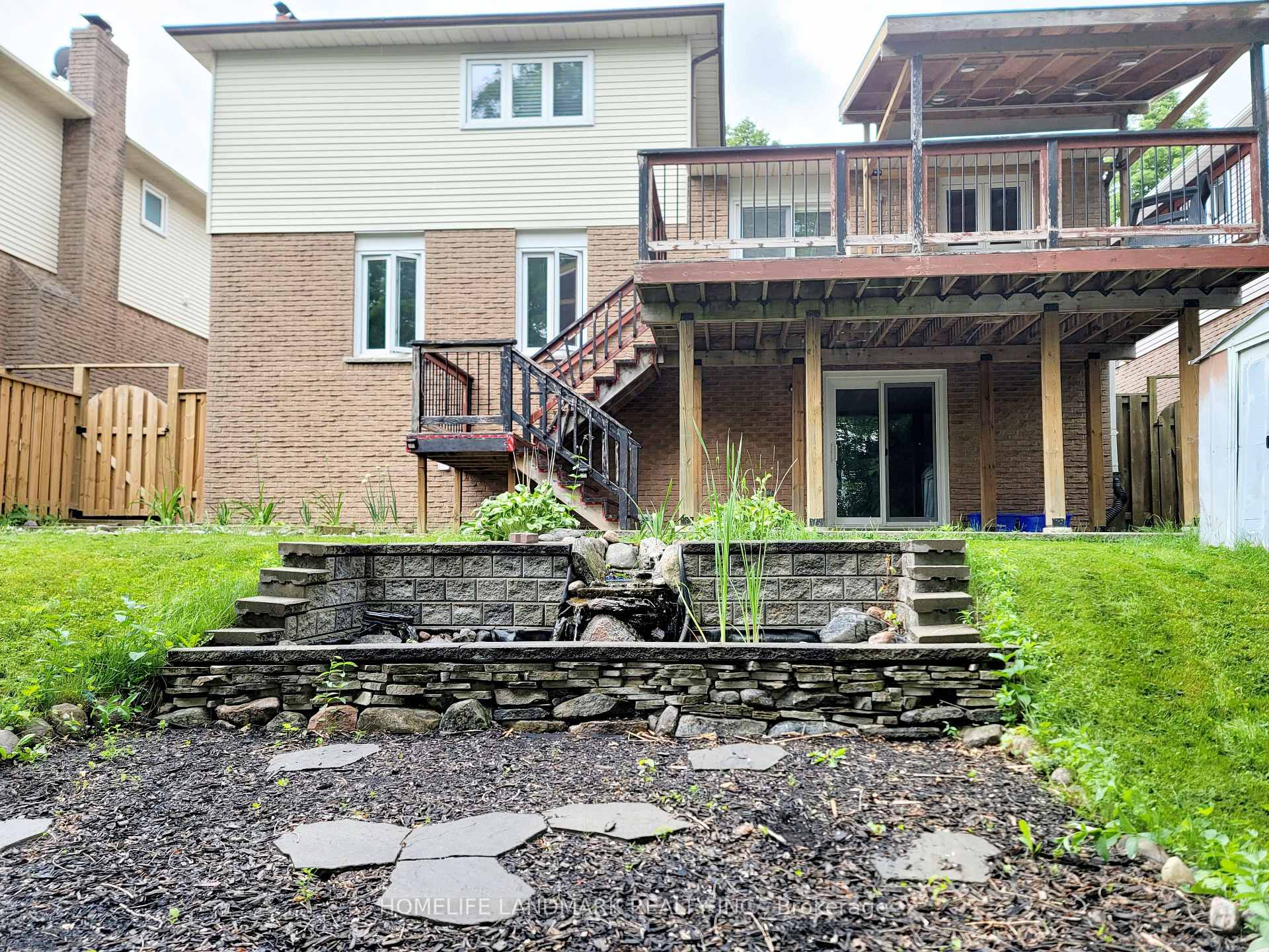 Photo 4 of Unit LOWER, 16 Mansfield Crescent, Whitby, Blue Grass Meadows — HOMEH