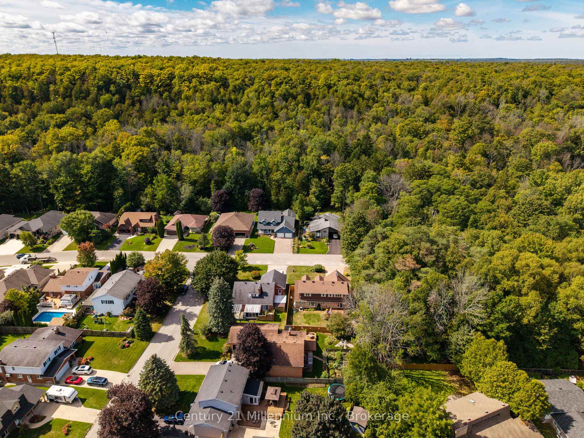 Photo 10 of 449 6th Avenue W, Owen Sound — HOMEH