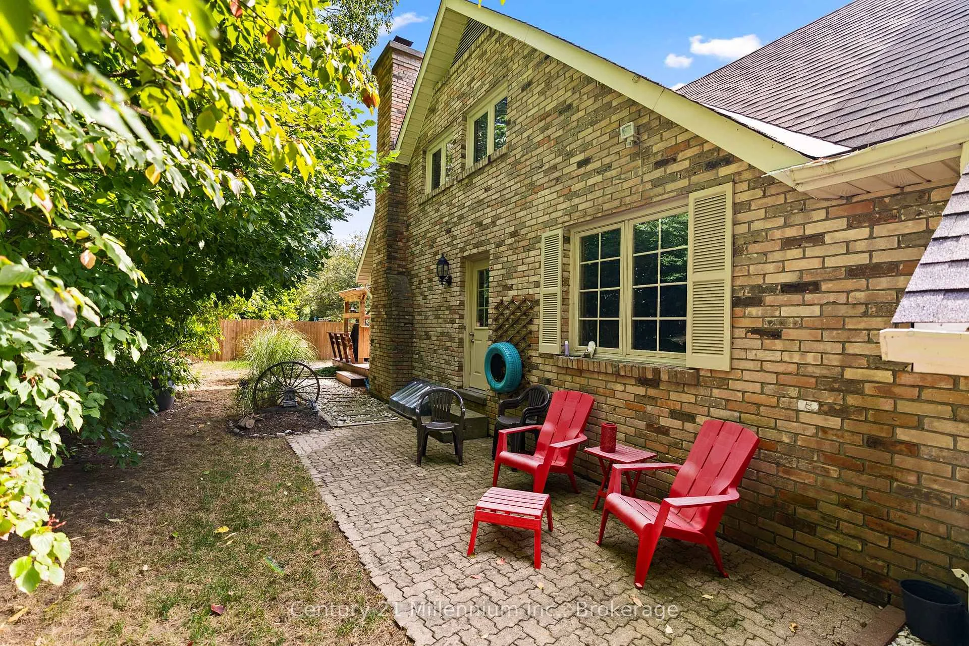 Photo 11 of 449 6th Avenue W, Owen Sound — HOMEH