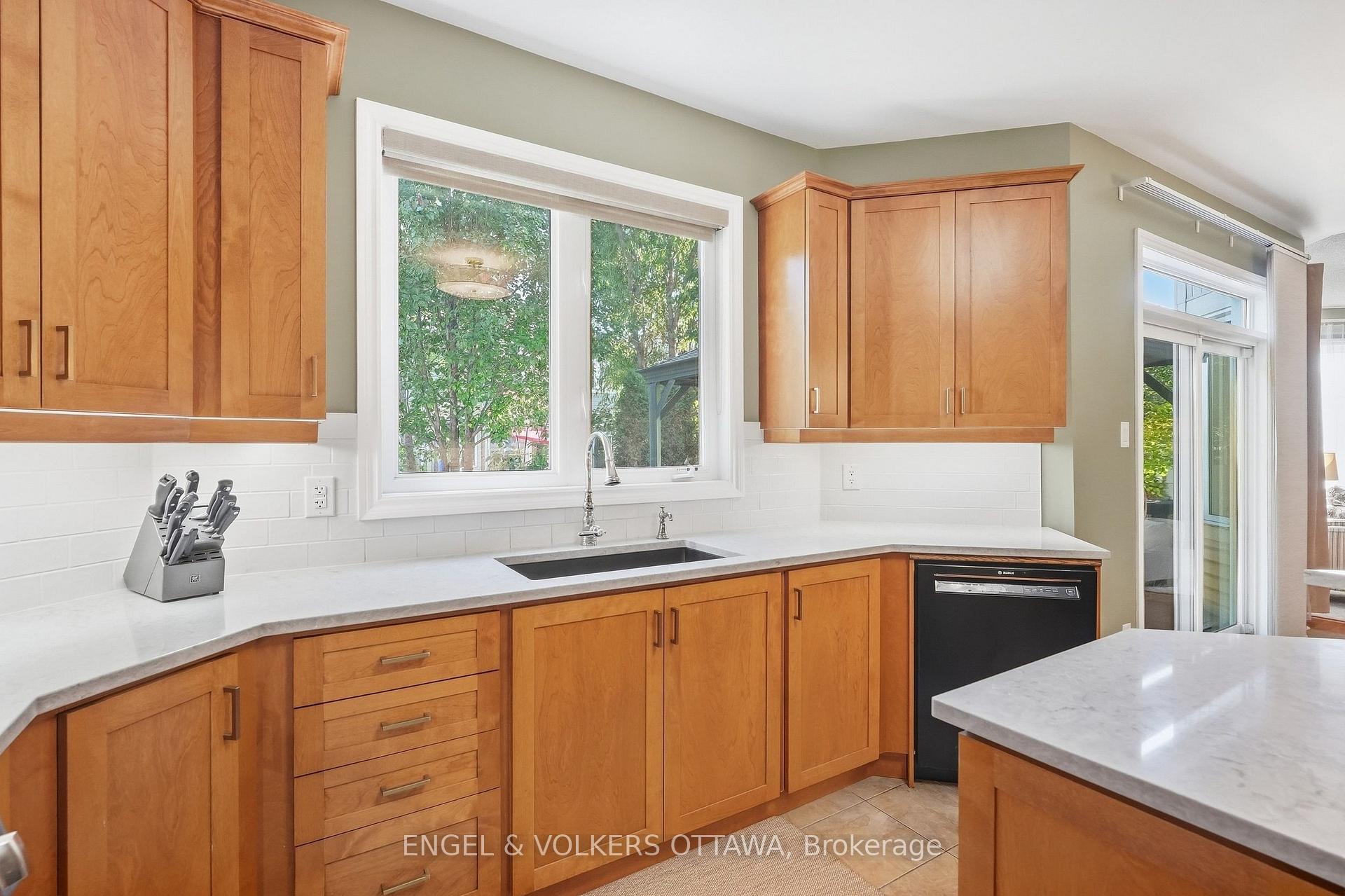 Photo 18 of 3534 Cambrian Road, Ottawa, Barrhaven - Half Moon Bay — HOMEH