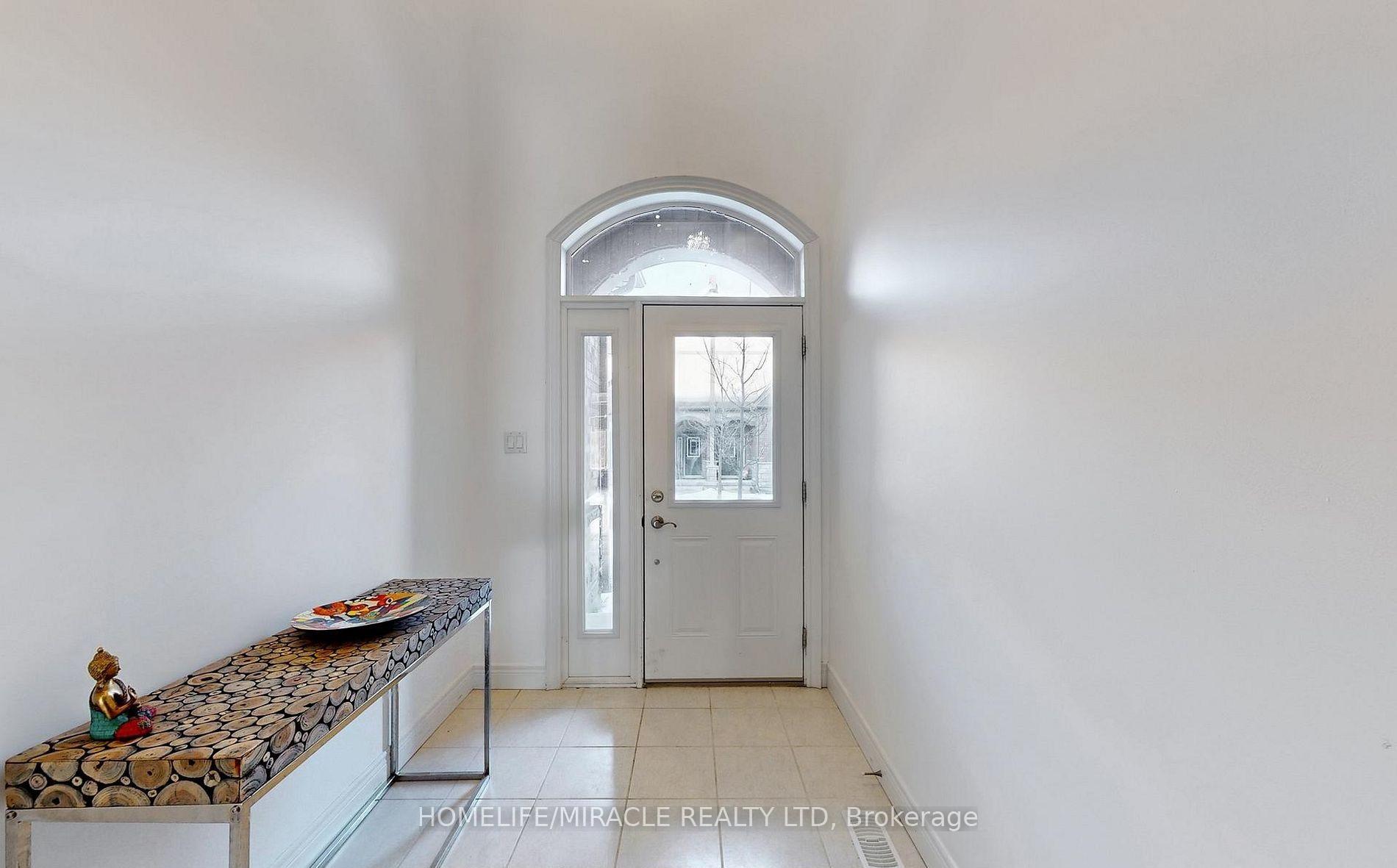 Photo 2 of Unit 3, 39 Kay Crescent, Guelph, Pineridge/Westminster Woods — HOMEH