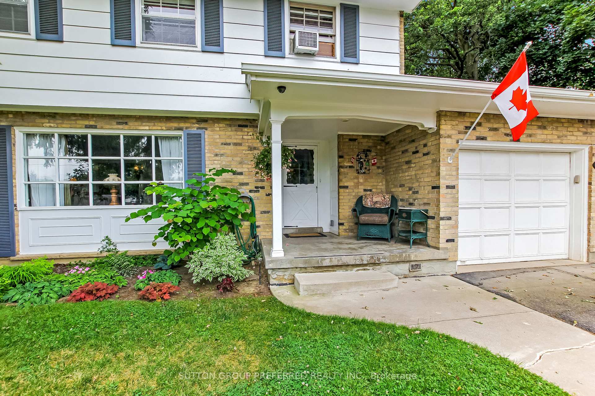 Photo 2 of 603 Commissioners Road E, London, South P — HOMEH