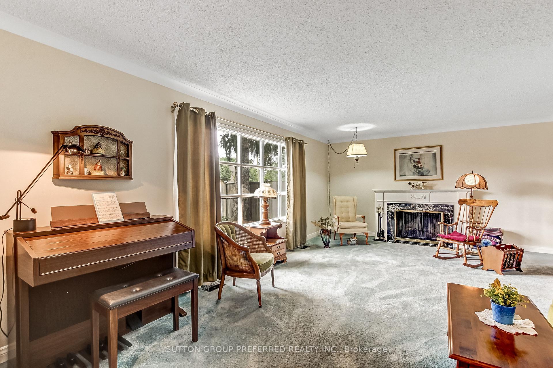 Photo 4 of 603 Commissioners Road E, London, South P — HOMEH