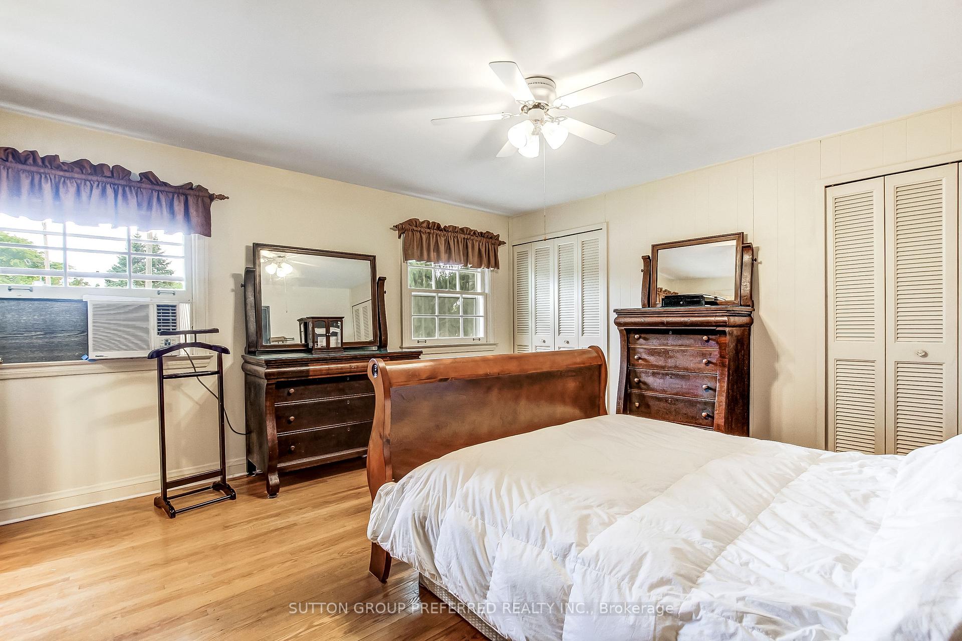 Photo 17 of 603 Commissioners Road E, London, South P — HOMEH