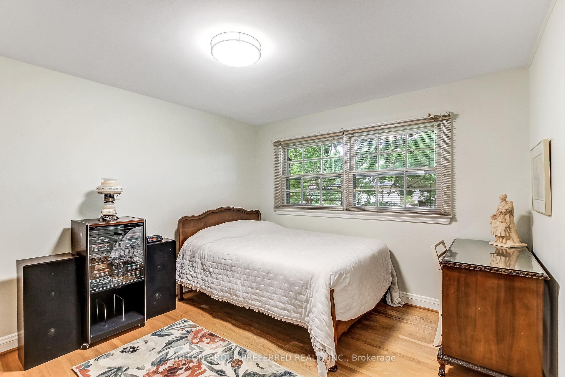 Photo 19 of 603 Commissioners Road E, London, South P — HOMEH