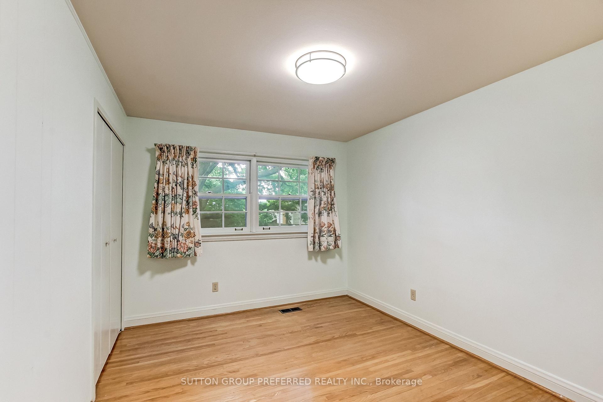 Photo 23 of 603 Commissioners Road E, London, South P — HOMEH