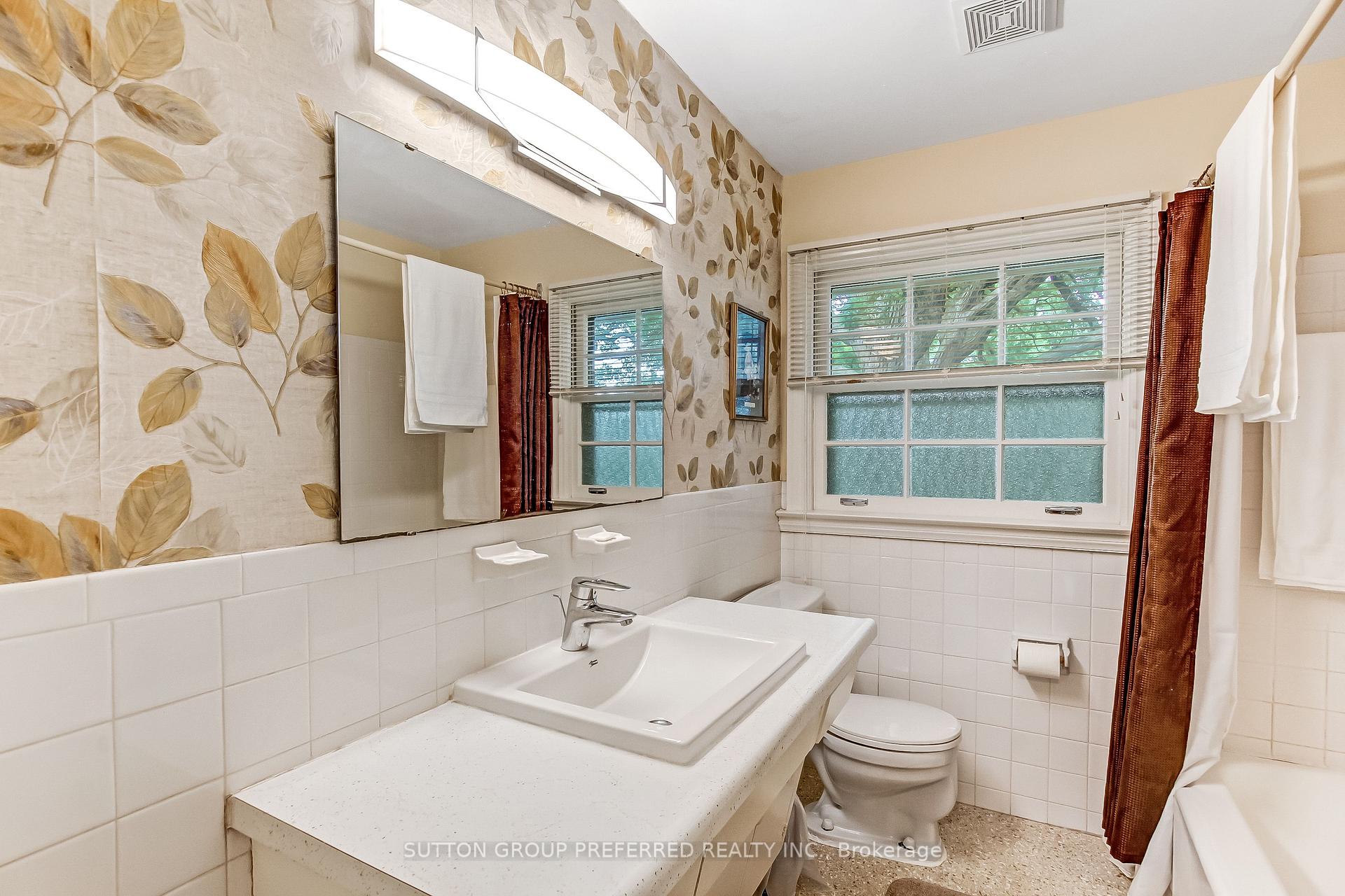Photo 24 of 603 Commissioners Road E, London, South P — HOMEH
