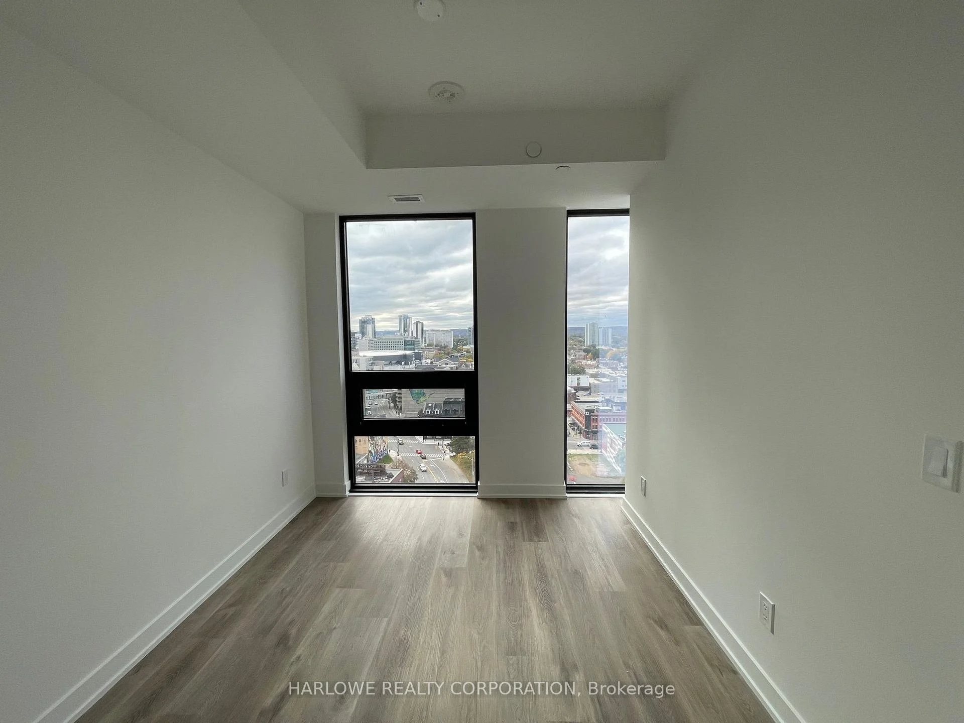Photo 17 of Unit 1708, 91 John Street N, Hamilton, Beasley — HOMEH