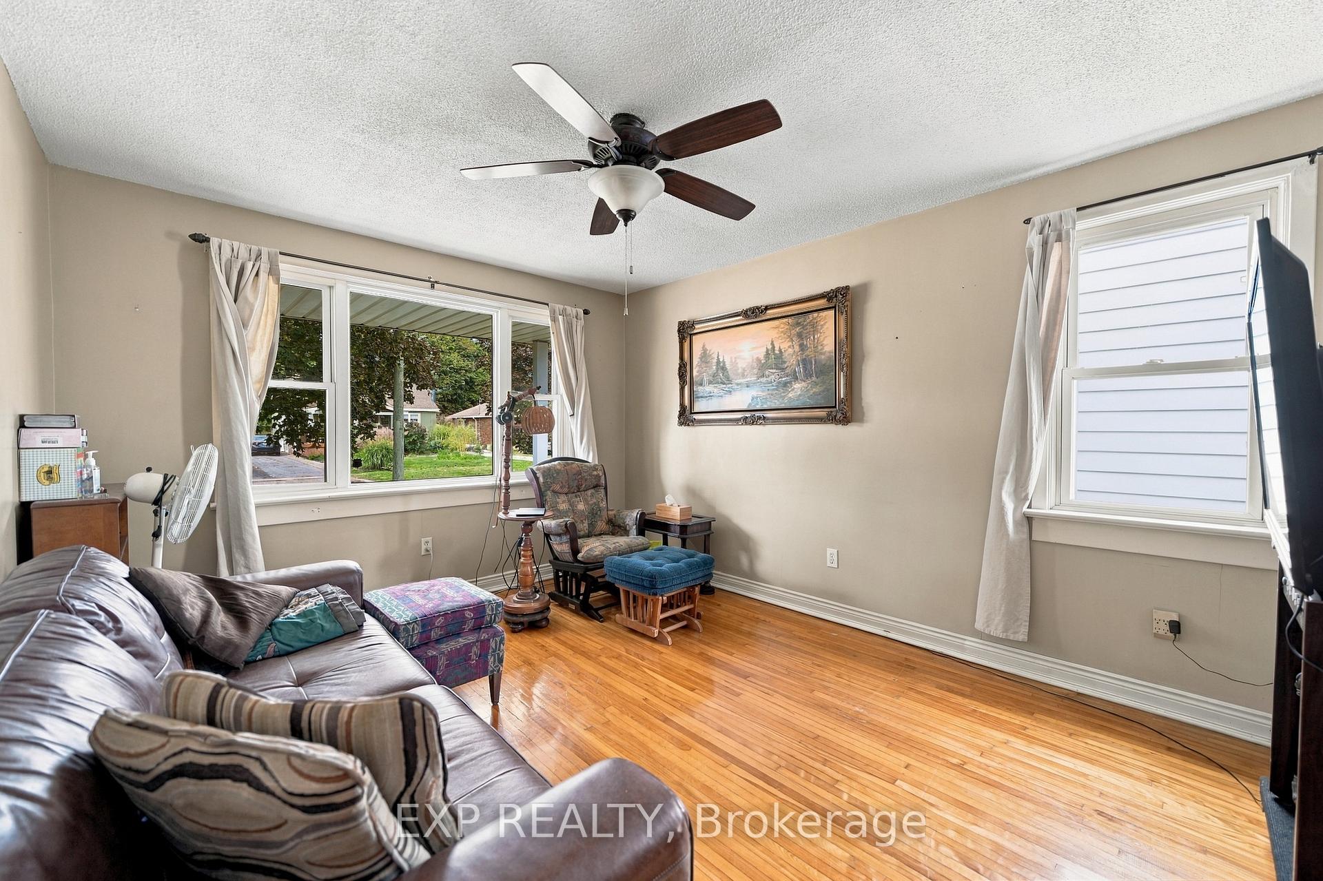 Photo 7 of 6518 Crawford Street, Niagara Falls, Morrison — HOMEH