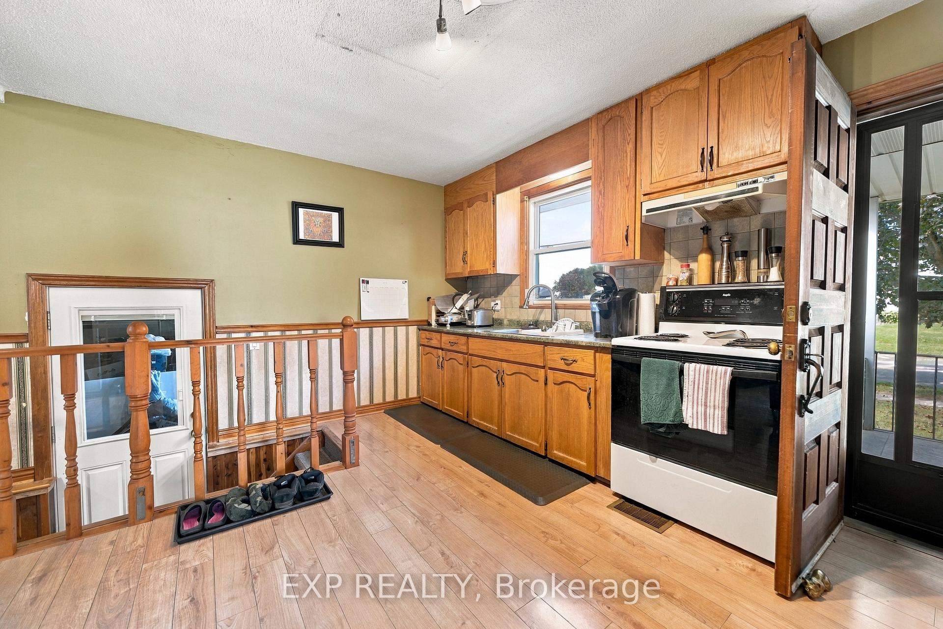 Photo 10 of 6518 Crawford Street, Niagara Falls, Morrison — HOMEH