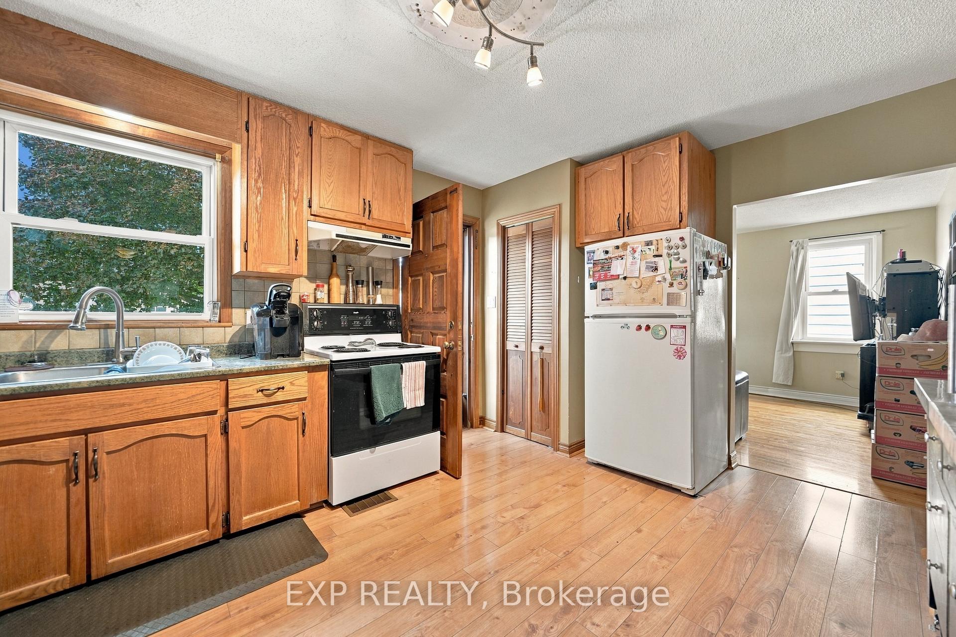 Photo 12 of 6518 Crawford Street, Niagara Falls, Morrison — HOMEH