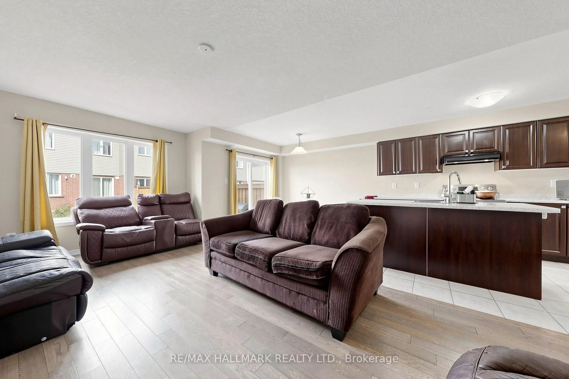 Photo 6 of 72 Munro Circle, Brantford, Empire South — HOMEH