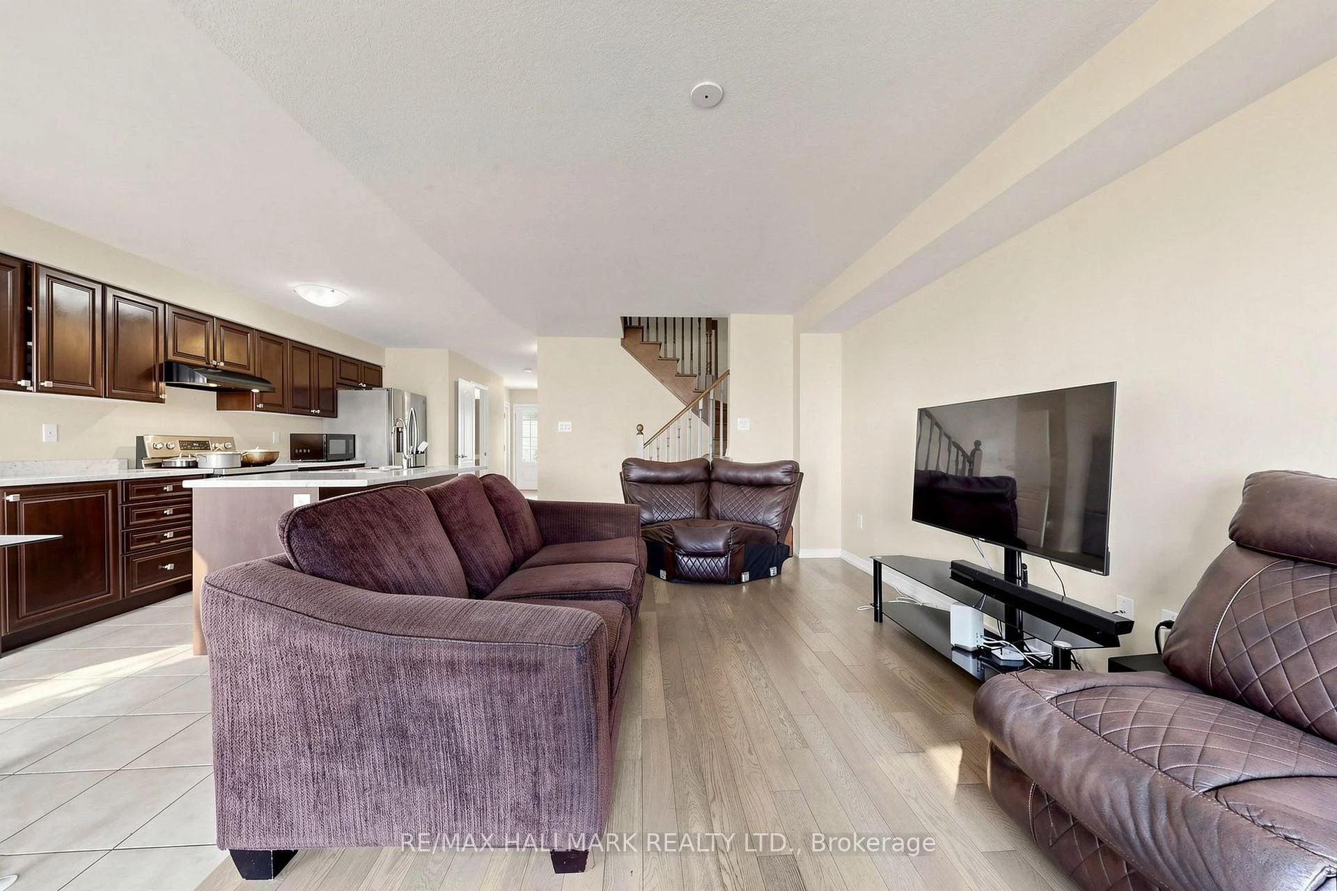 Photo 7 of 72 Munro Circle, Brantford, Empire South — HOMEH