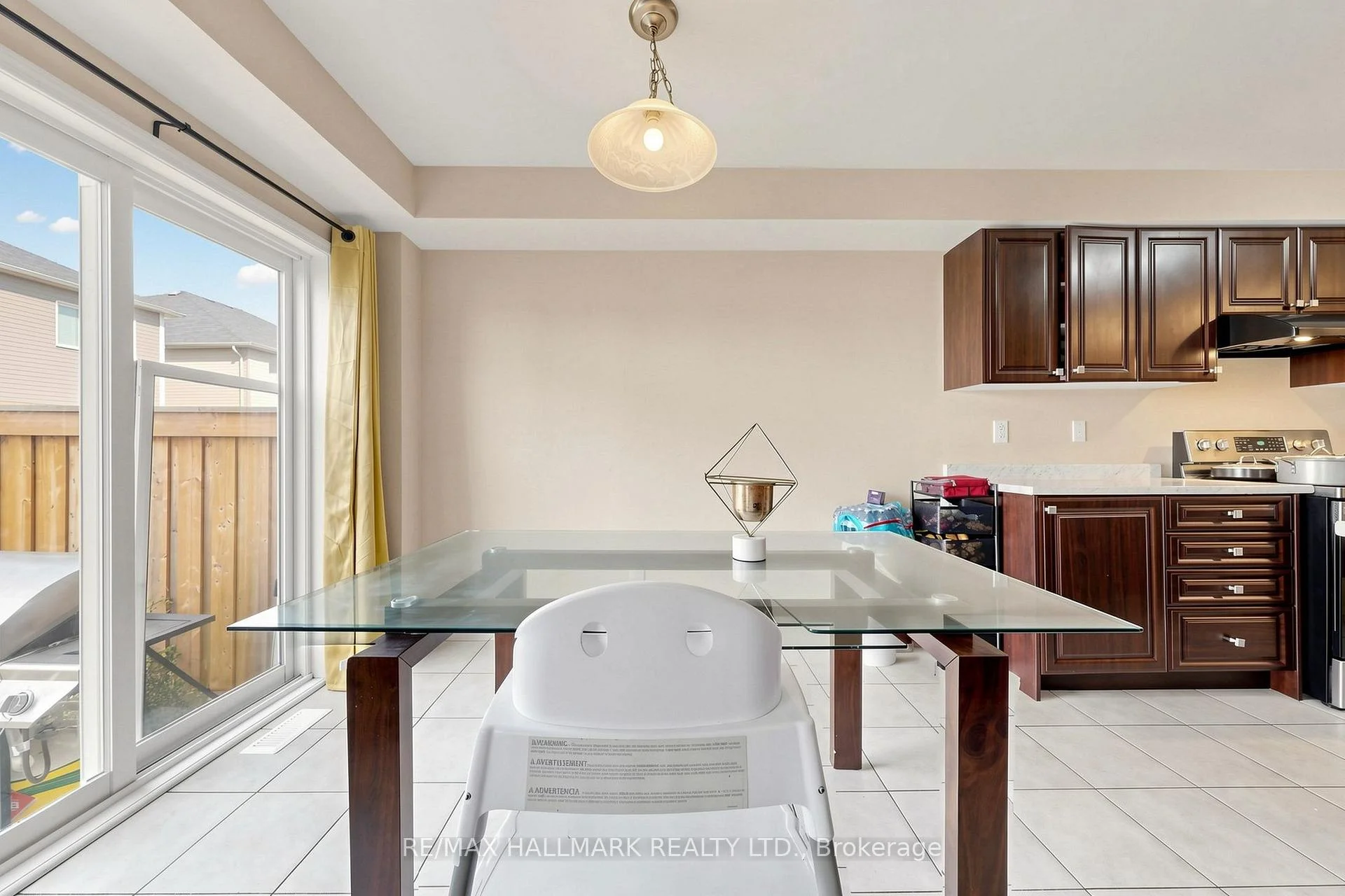 Photo 10 of 72 Munro Circle, Brantford, Empire South — HOMEH
