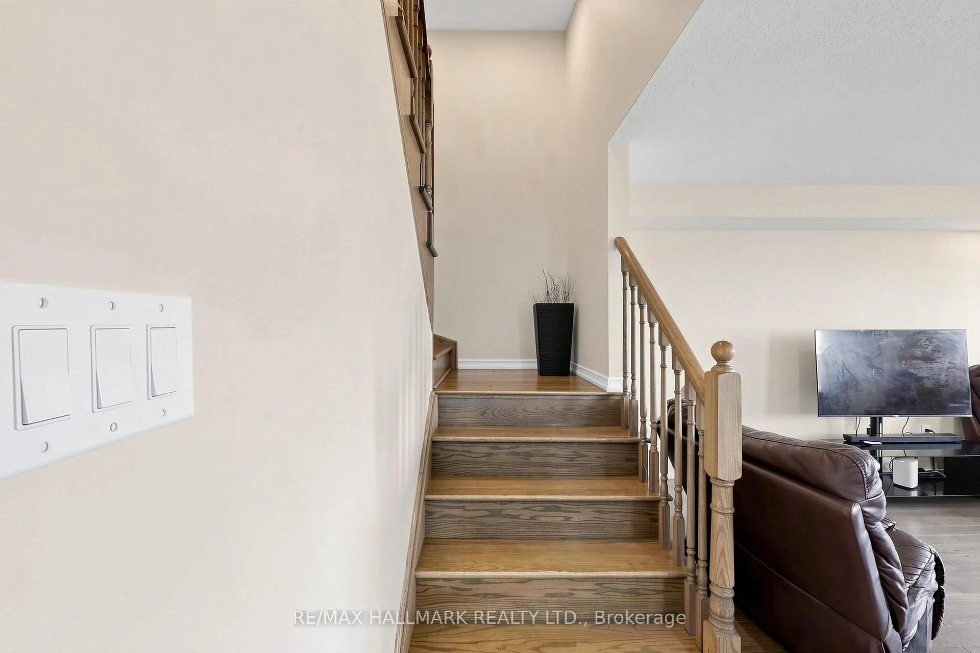 Photo 16 of 72 Munro Circle, Brantford, Empire South — HOMEH