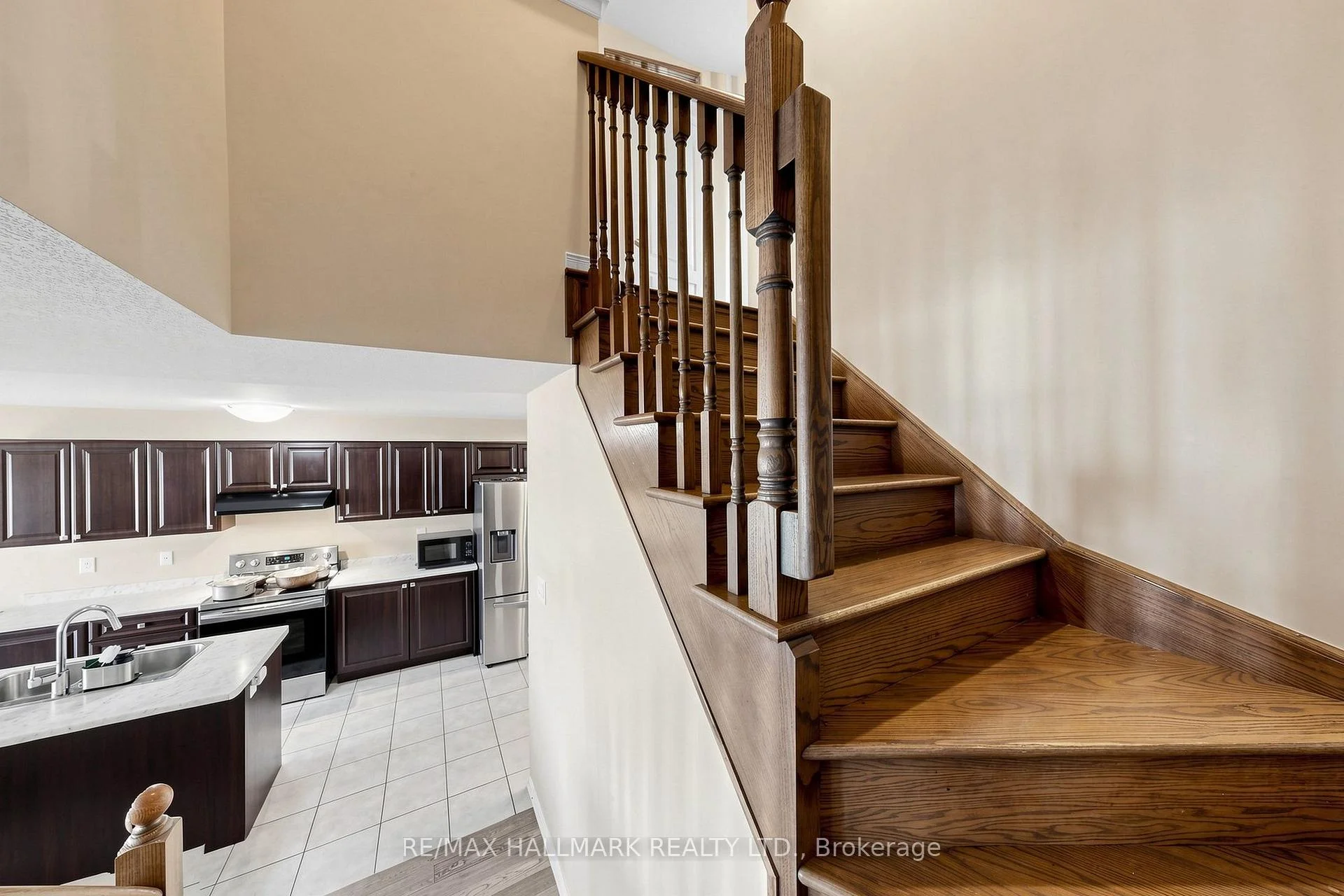 Photo 17 of 72 Munro Circle, Brantford, Empire South — HOMEH