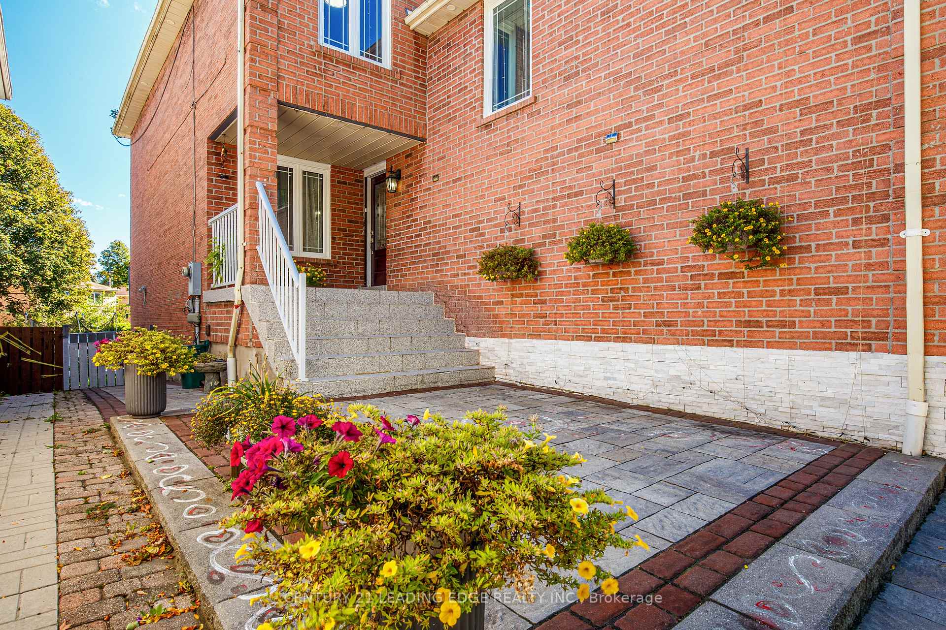 Photo 7 of 63 Daniels Crescent, Ajax, Central West — HOMEH