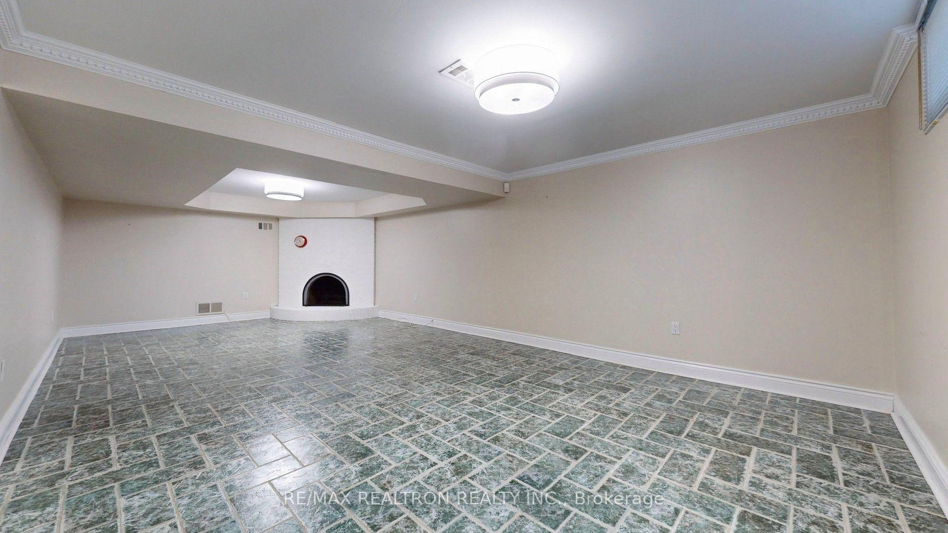 Photo 2 of Unit Bsmt, 31 Whitelock Crescent, North York, Bayview Village — HOMEH