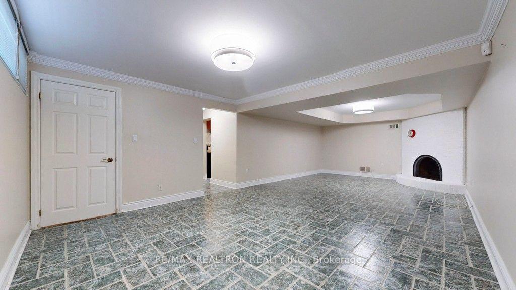 Photo 4 of Unit Bsmt, 31 Whitelock Crescent, North York, Bayview Village — HOMEH
