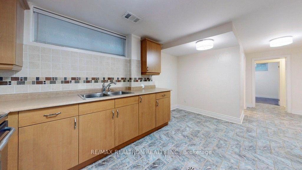 Photo 5 of Unit Bsmt, 31 Whitelock Crescent, North York, Bayview Village — HOMEH