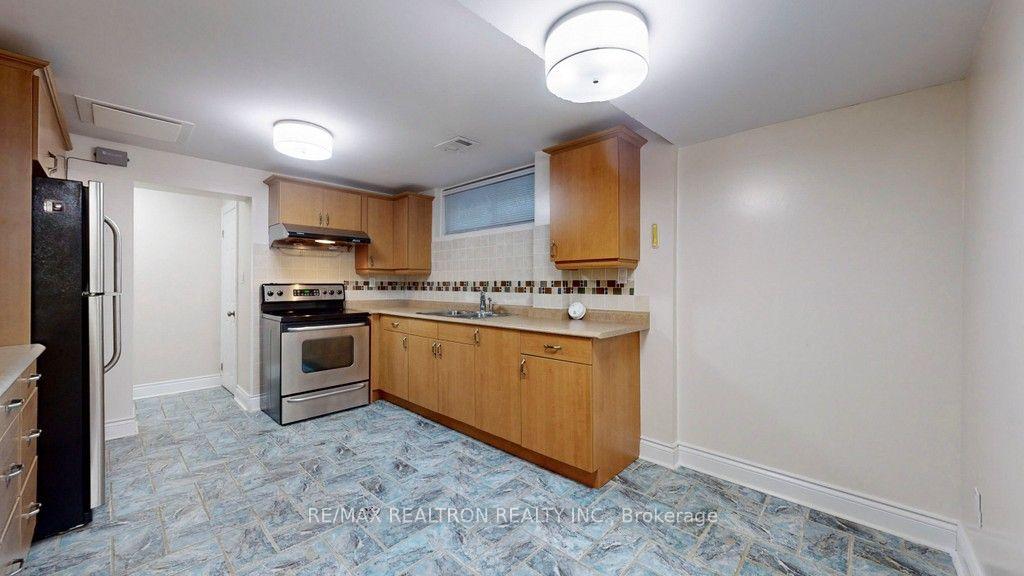 Photo 6 of Unit Bsmt, 31 Whitelock Crescent, North York, Bayview Village — HOMEH