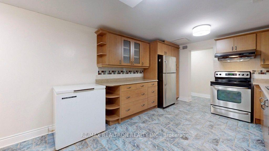 Photo 8 of Unit Bsmt, 31 Whitelock Crescent, North York, Bayview Village — HOMEH