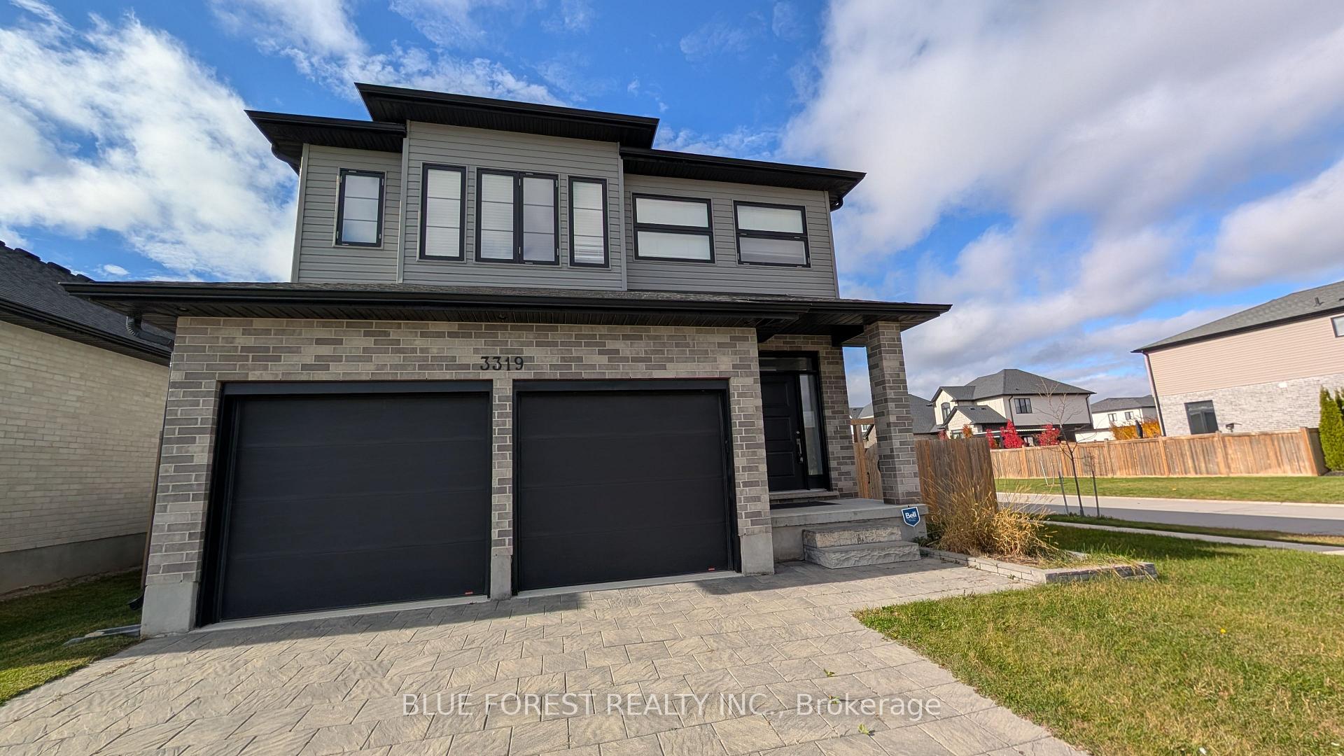 Photo 2 of 3319 Regiment Road, London, South V — HOMEH