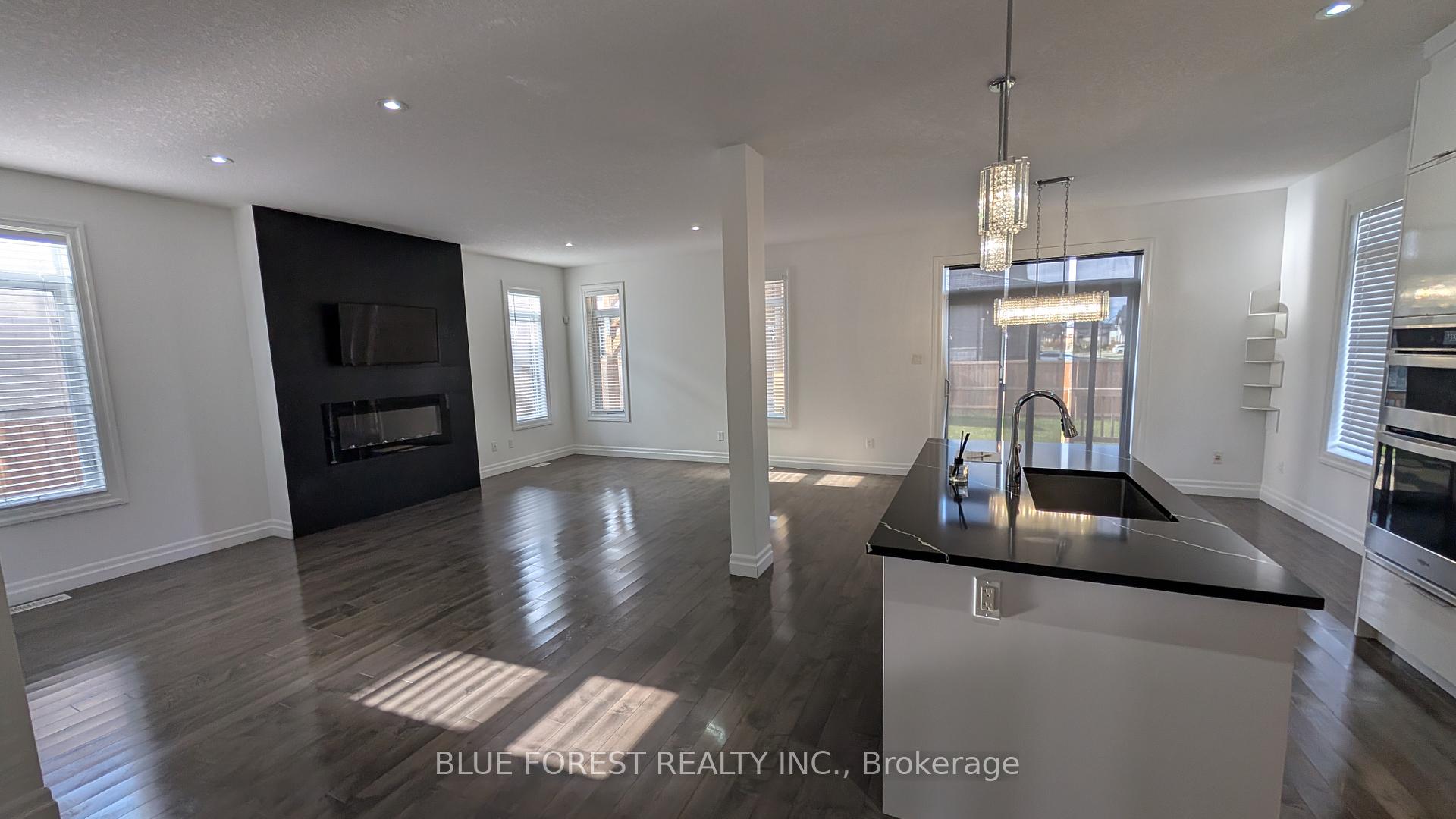 Photo 5 of 3319 Regiment Road, London, South V — HOMEH