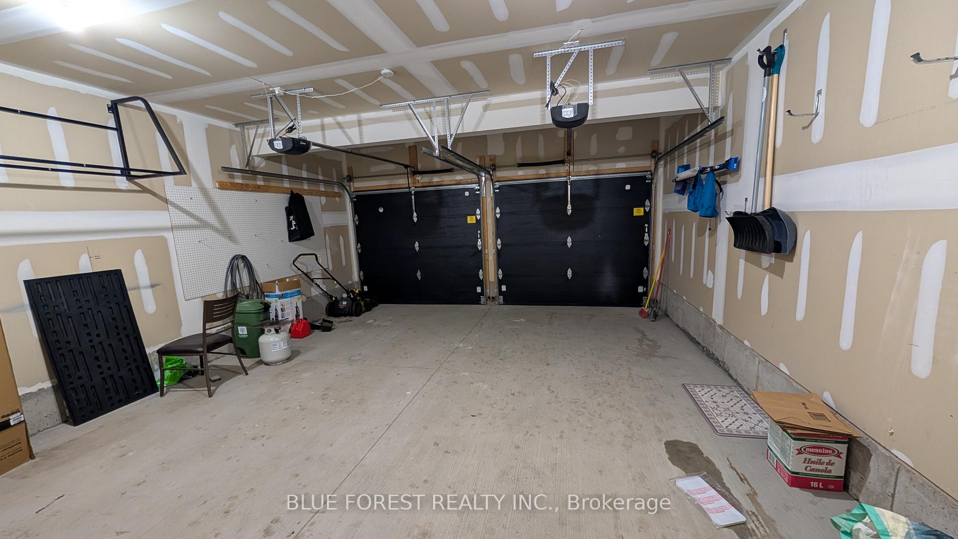 Photo 15 of 3319 Regiment Road, London, South V — HOMEH
