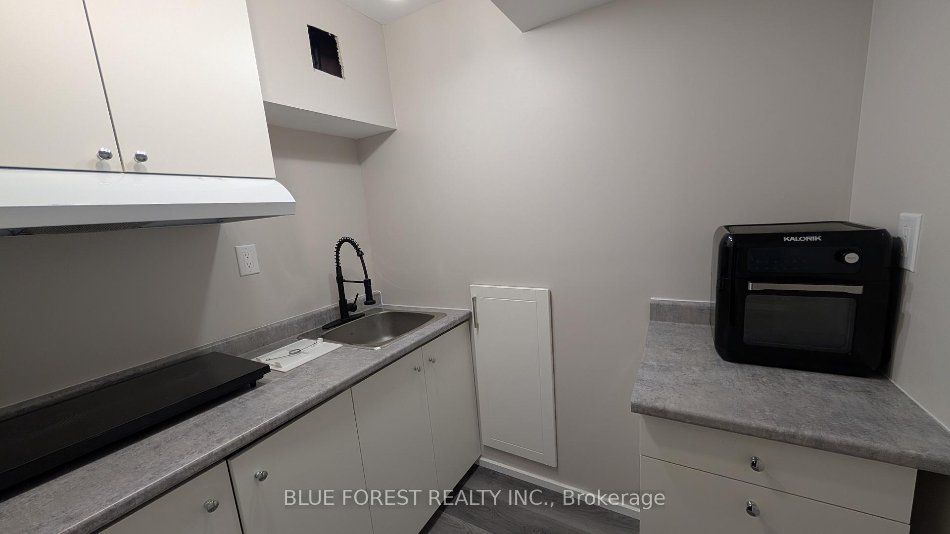 Photo 17 of 3319 Regiment Road, London, South V — HOMEH