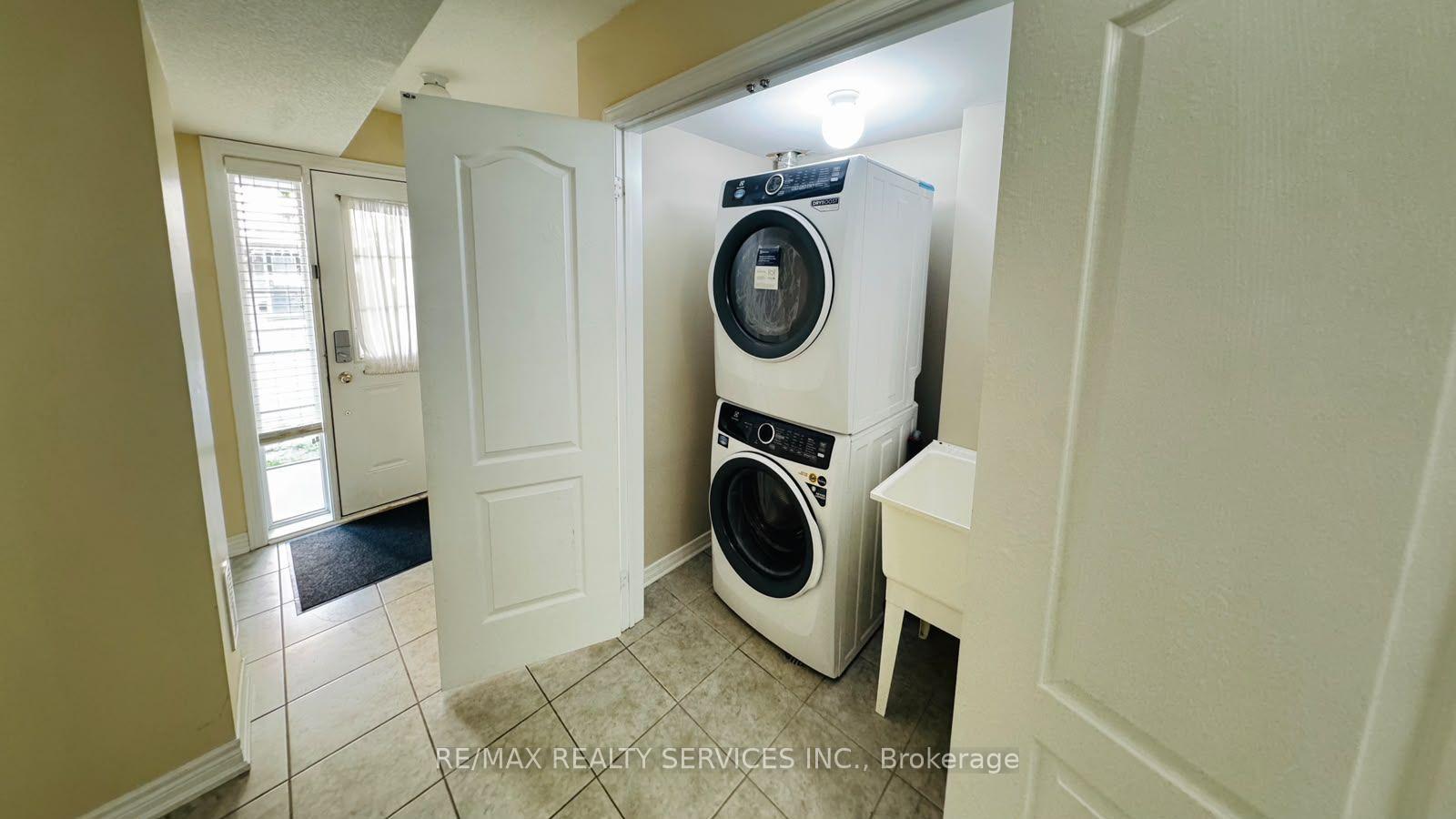 Photo 4 of 12 Urbana Road, Brampton, Bram West — HOMEH