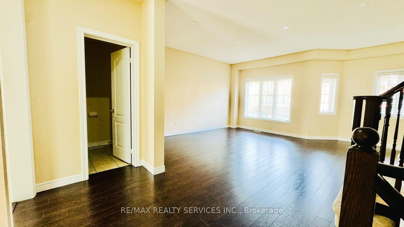 Photo 9 of 12 Urbana Road, Brampton, Bram West — HOMEH